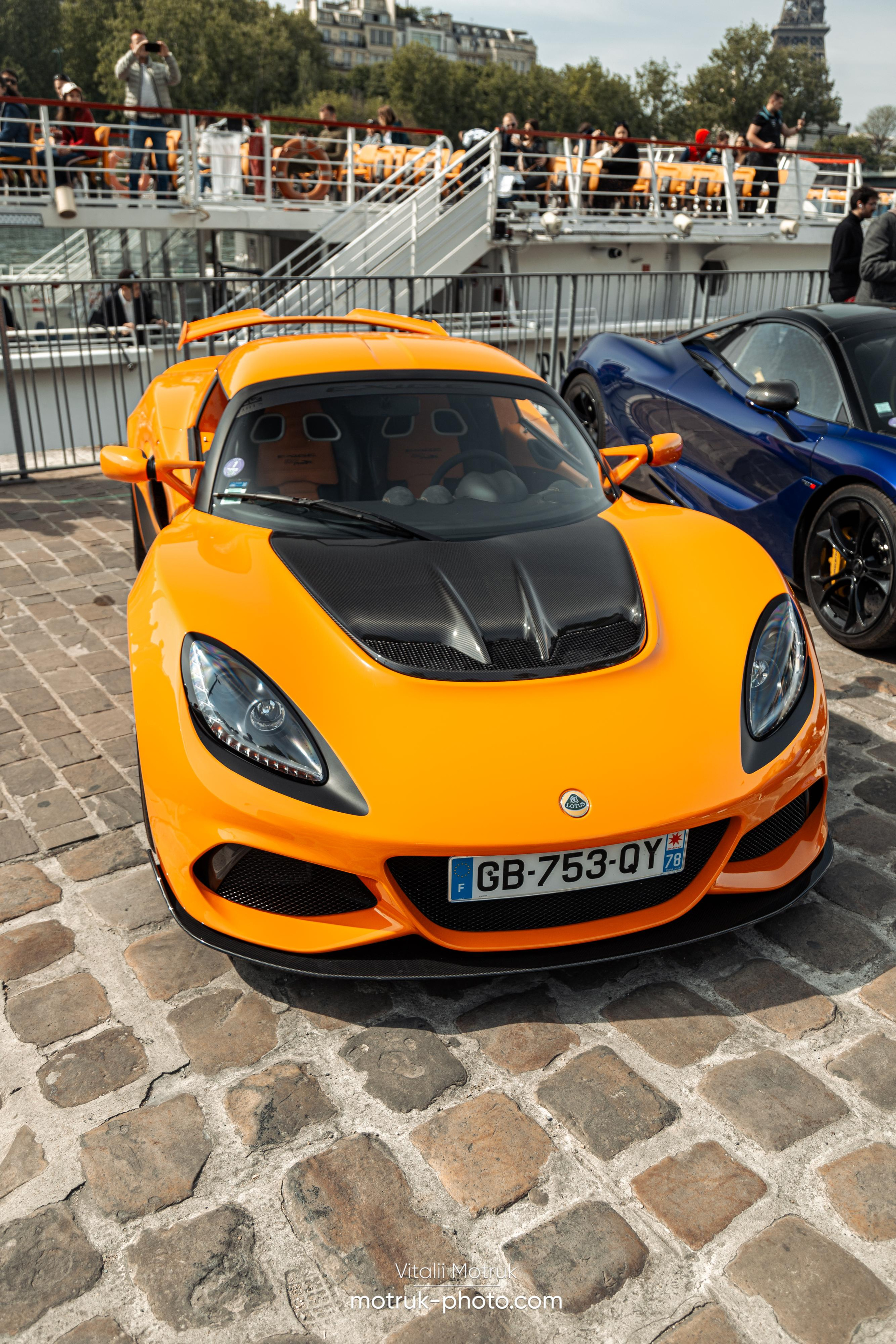 Bateaux Mouches 1 mai. Photographe de voitures à Paris — Vitalii Motruk