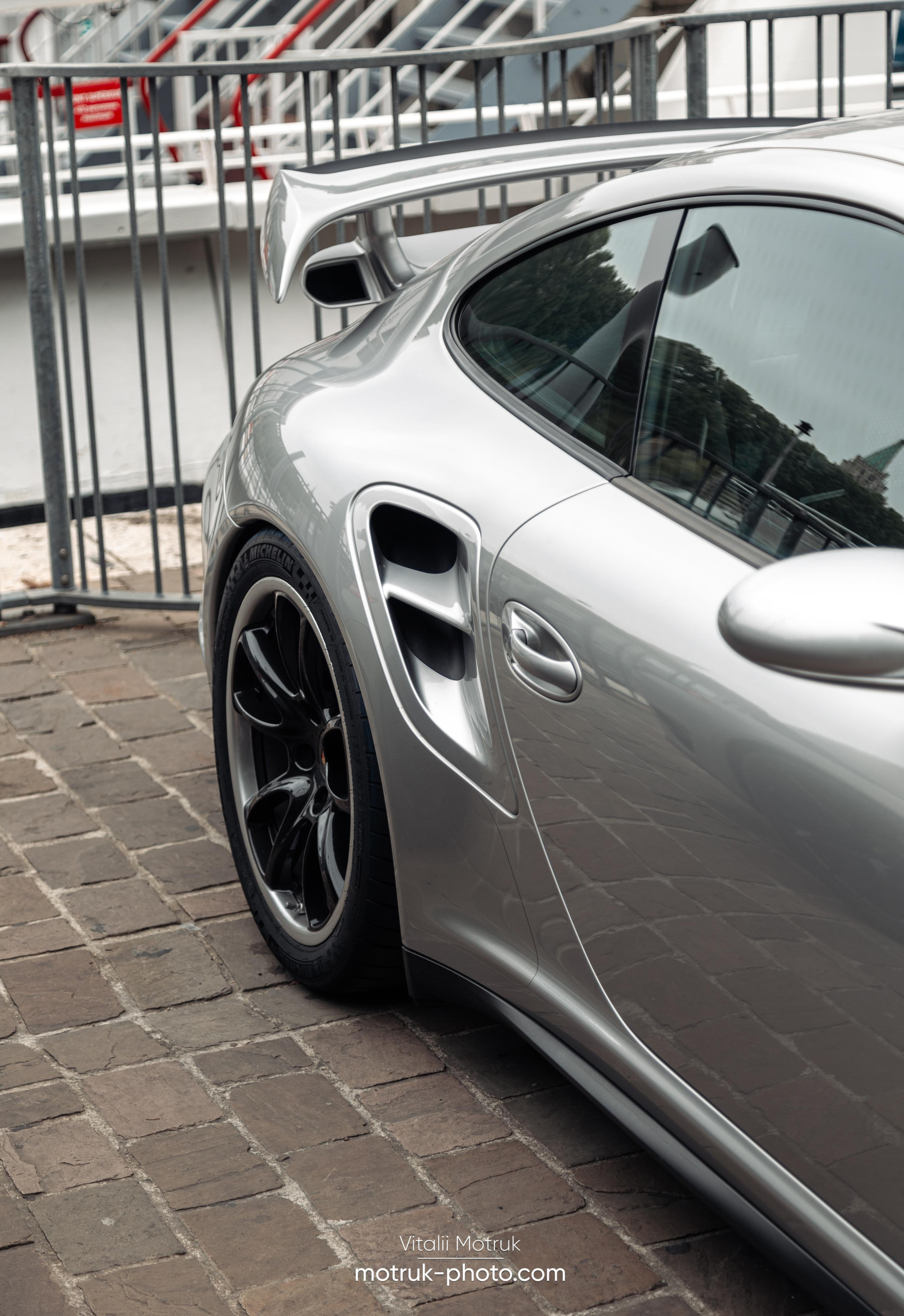 Bateaux Mouches 8 mai. Photographe de voitures à Paris — Vitalii Motruk