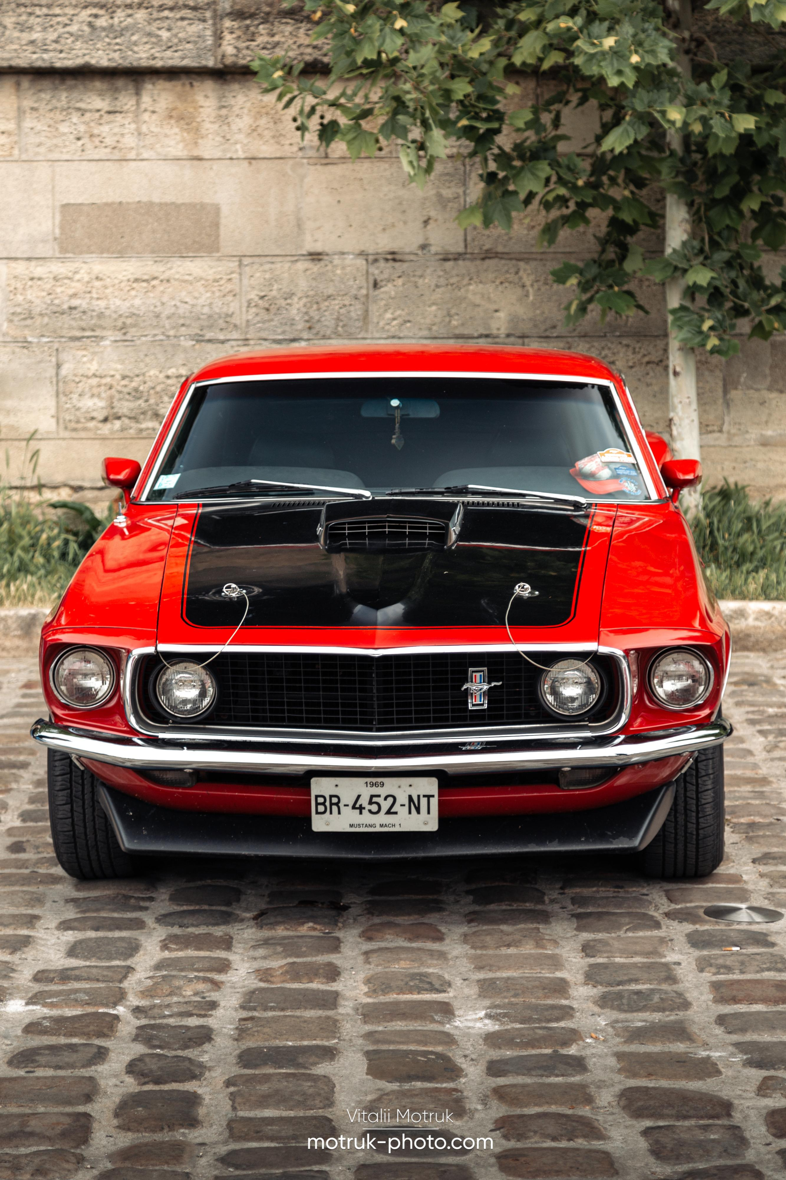 Bateaux Mouches 8 mai. Photographe de voitures à Paris — Vitalii Motruk