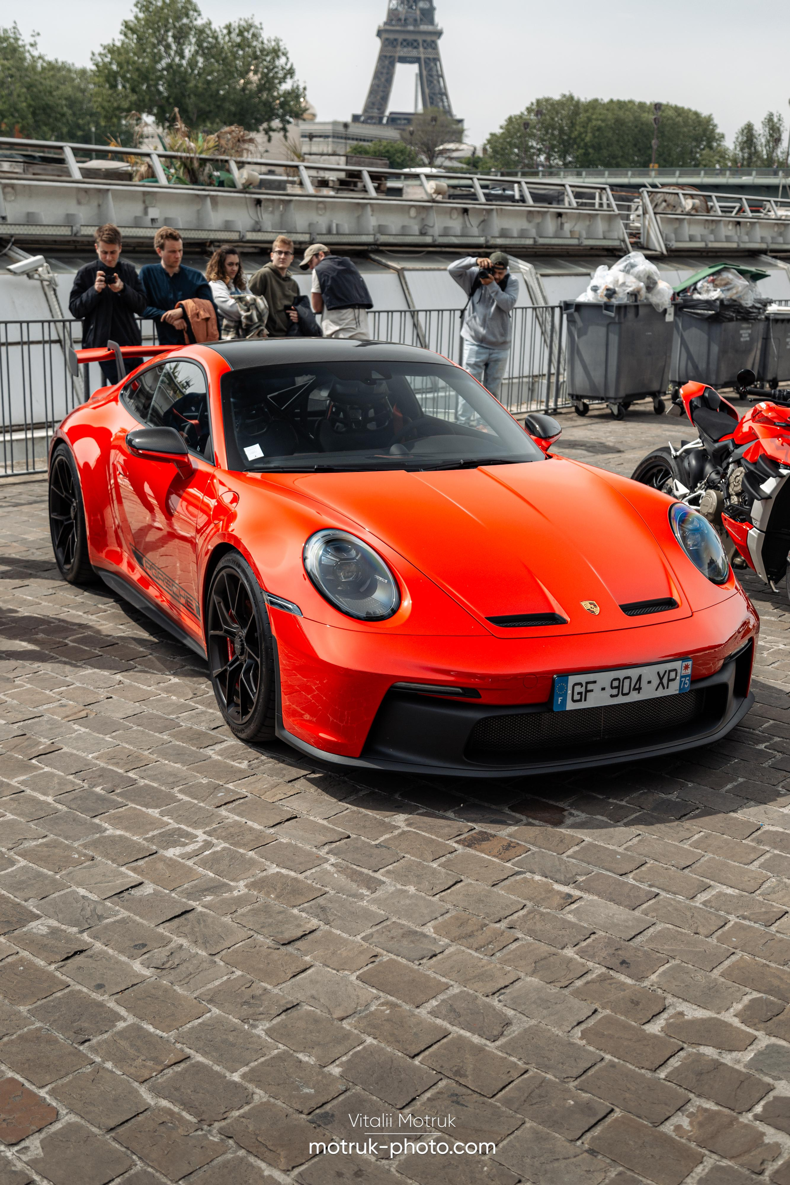 Bateaux Mouches 1 mai. Photographe de voitures à Paris — Vitalii Motruk