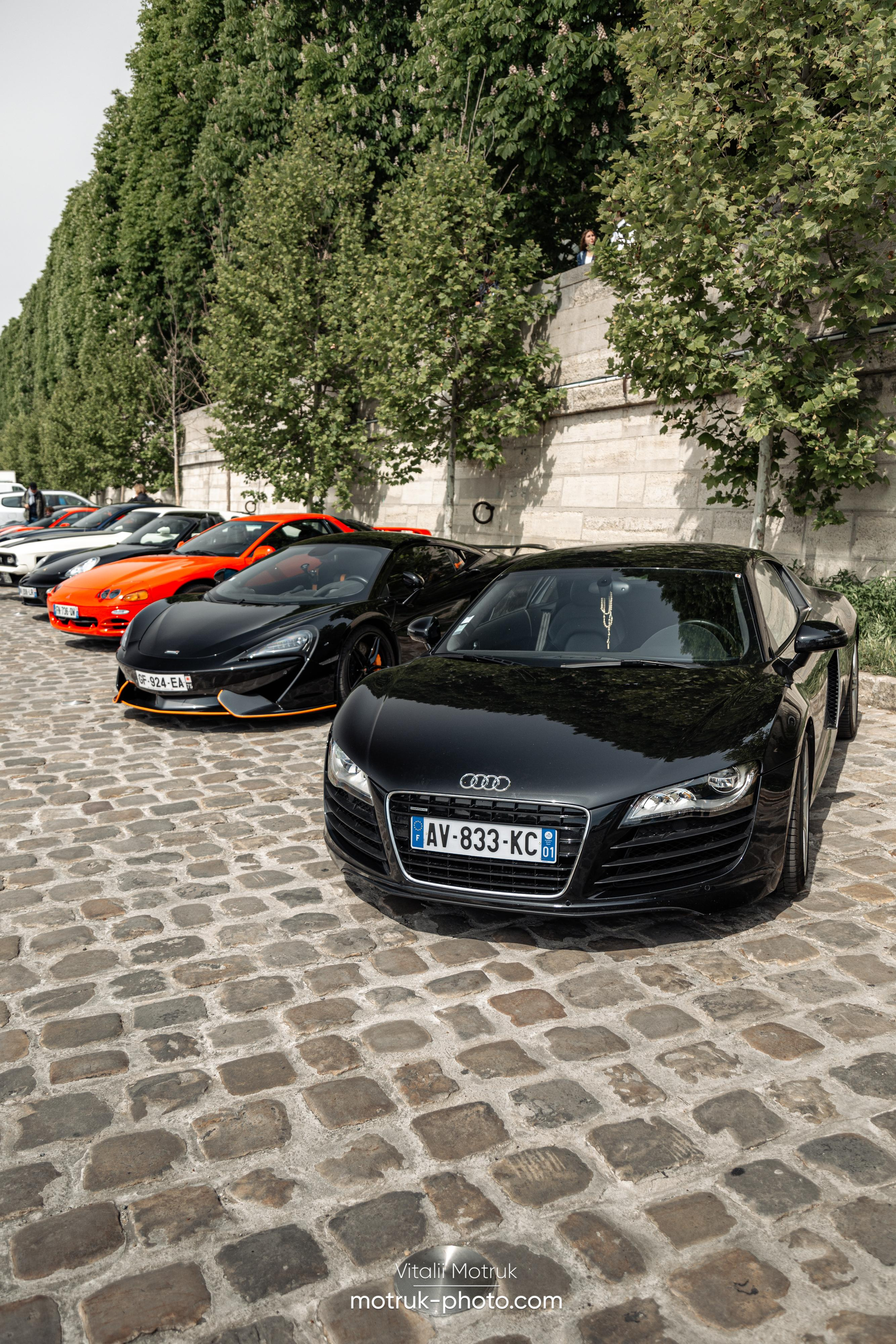 Bateaux Mouches 1 mai. Photographe de voitures à Paris — Vitalii Motruk