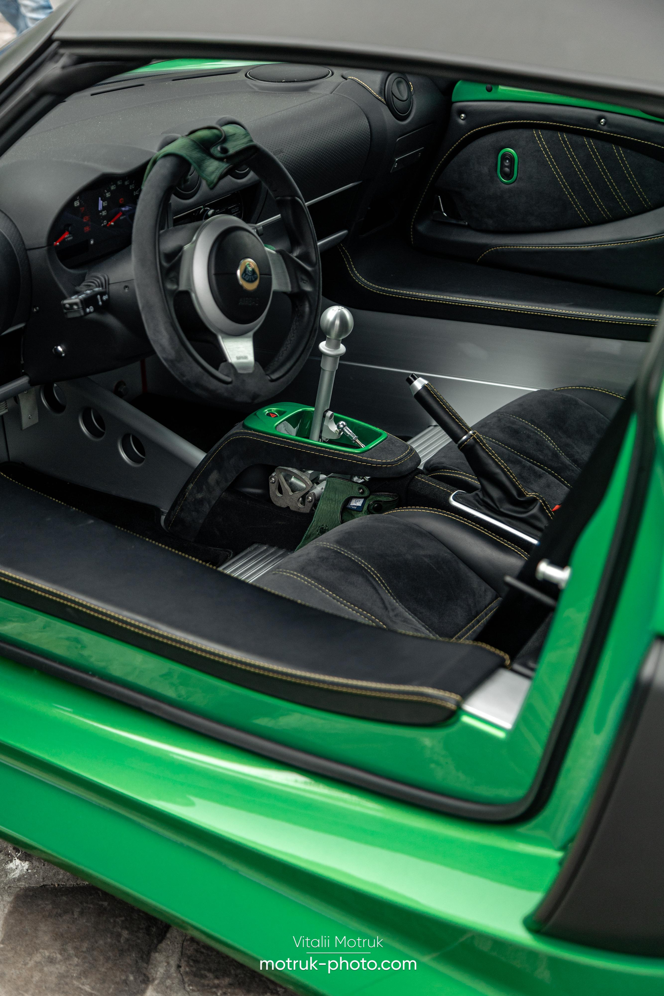 Bateaux Mouches 8 mai. Photographe de voitures à Paris — Vitalii Motruk