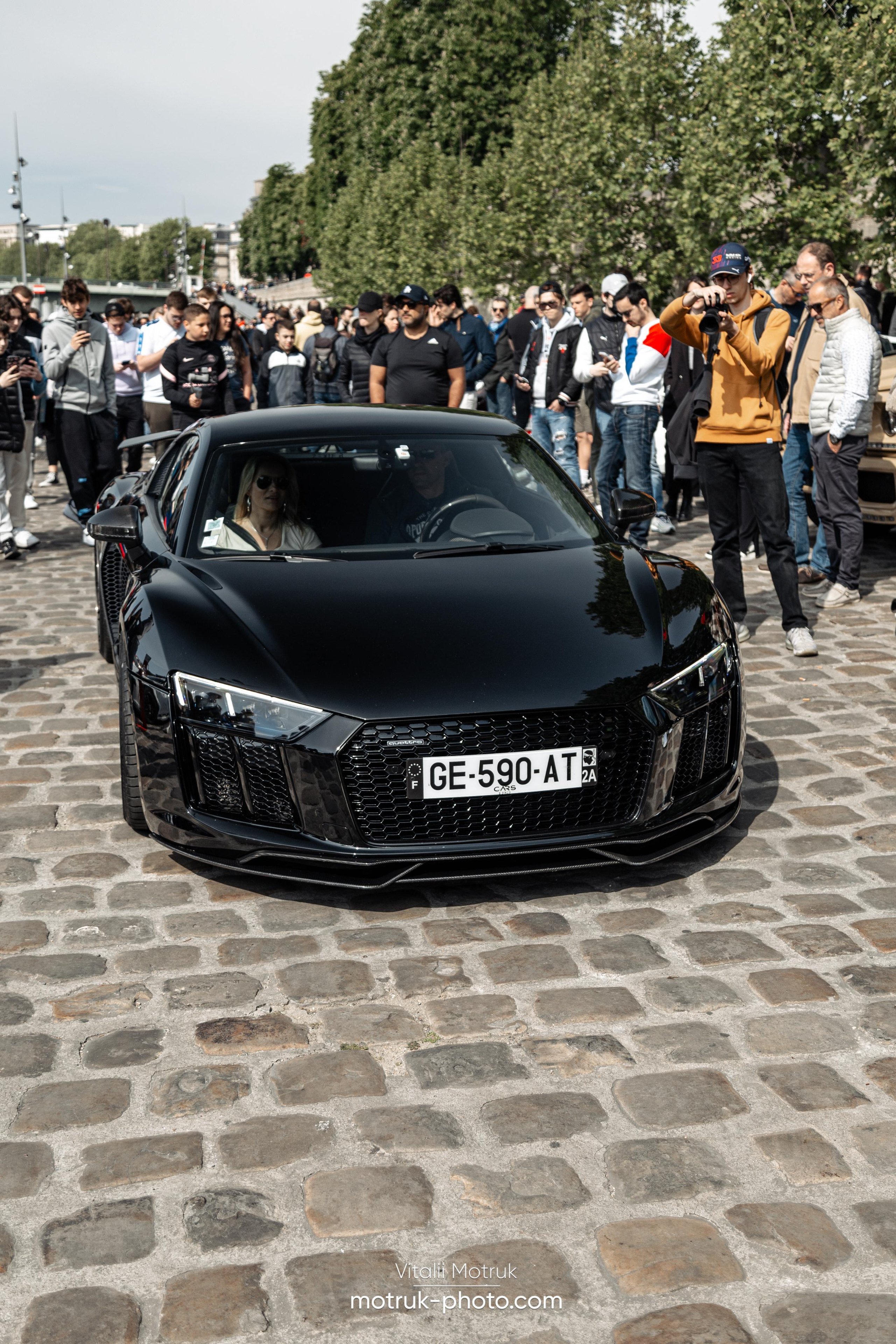 Bateaux Mouches 1 mai. Photographe de voitures à Paris — Vitalii Motruk