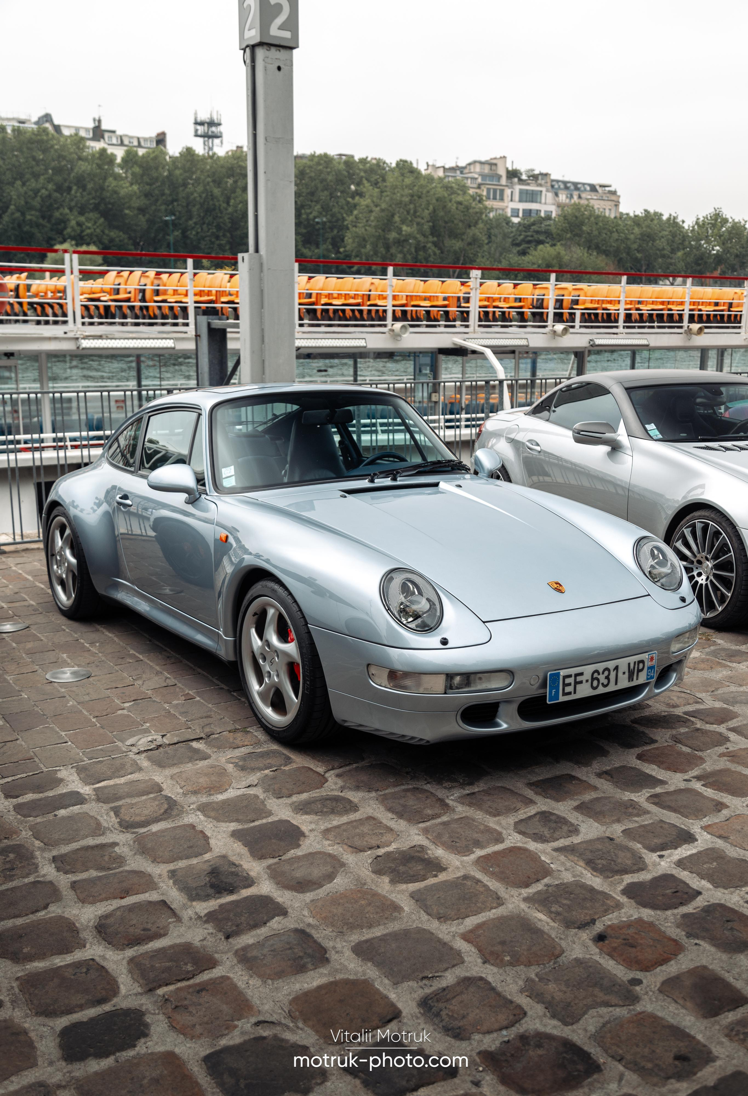 Bateaux Mouches 8 mai. Photographe de voitures à Paris — Vitalii Motruk