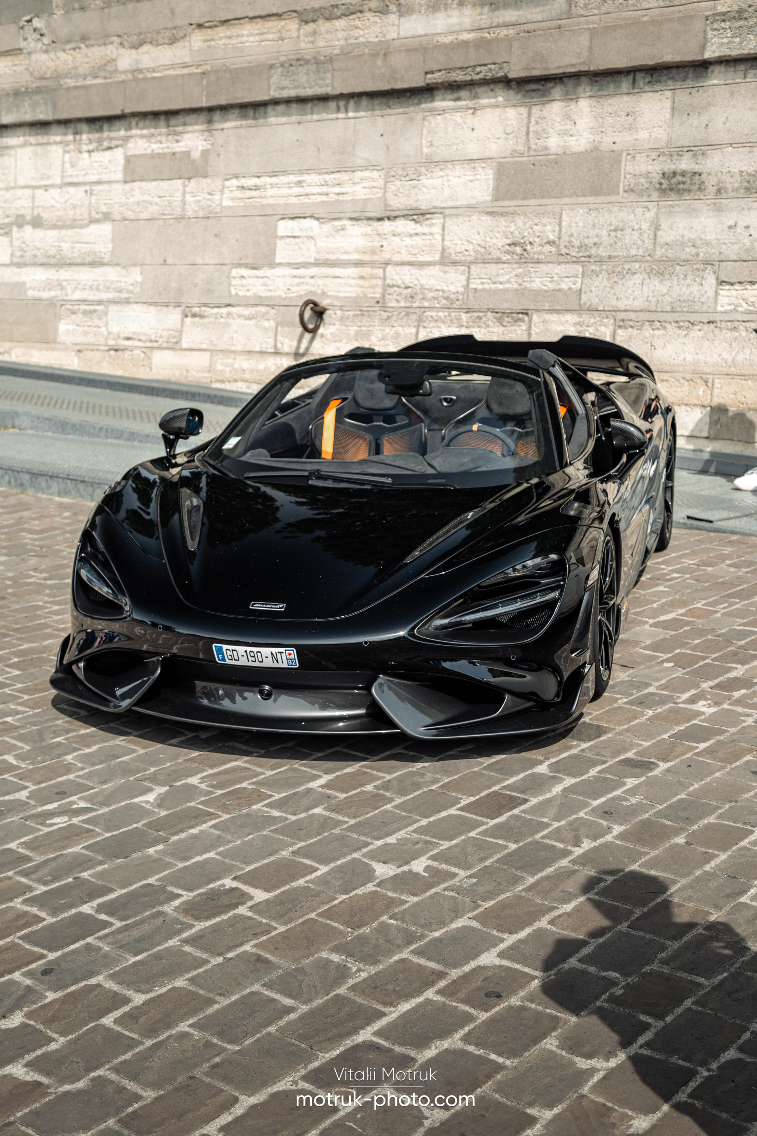 Bateaux Mouches 1 mai. Photographe de voitures à Paris — Vitalii Motruk