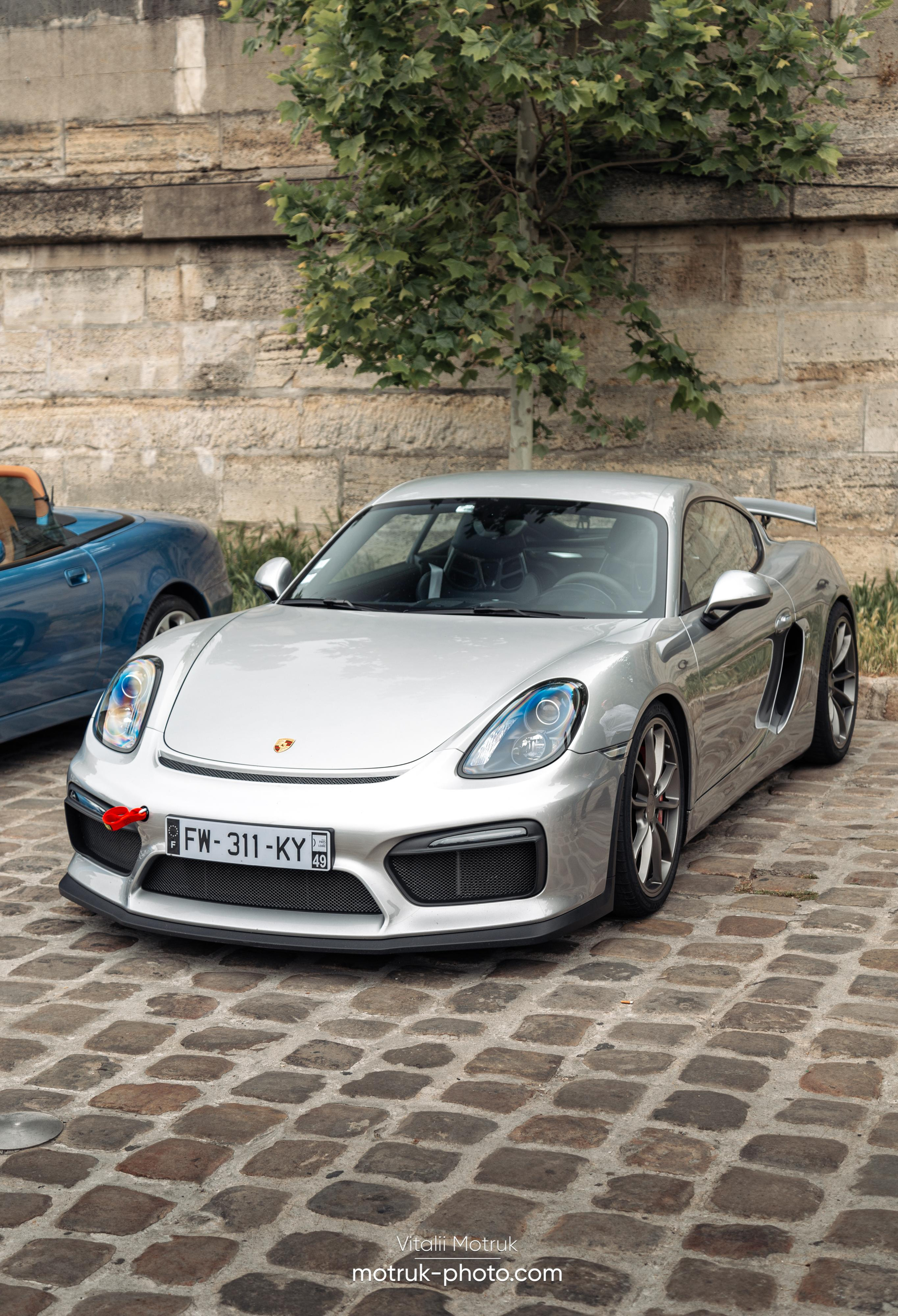 Bateaux Mouches 8 mai. Photographe de voitures à Paris — Vitalii Motruk