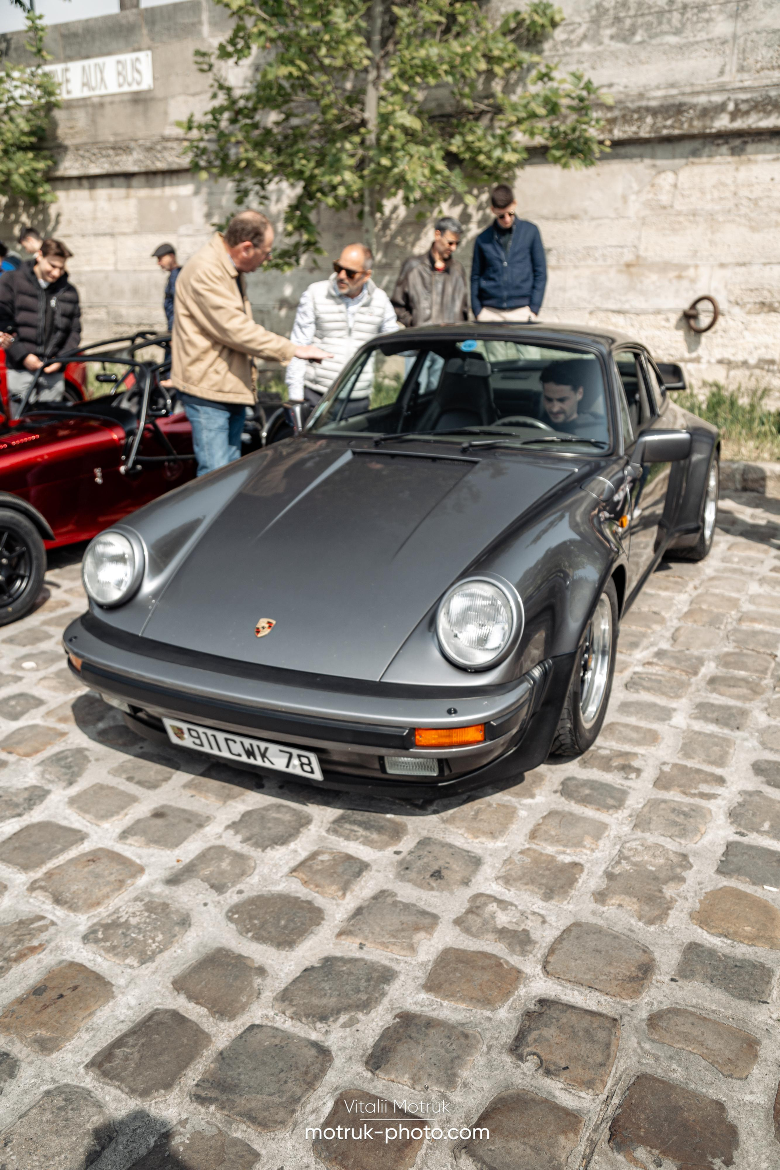 Bateaux Mouches 1 mai. Photographe de voitures à Paris — Vitalii Motruk
