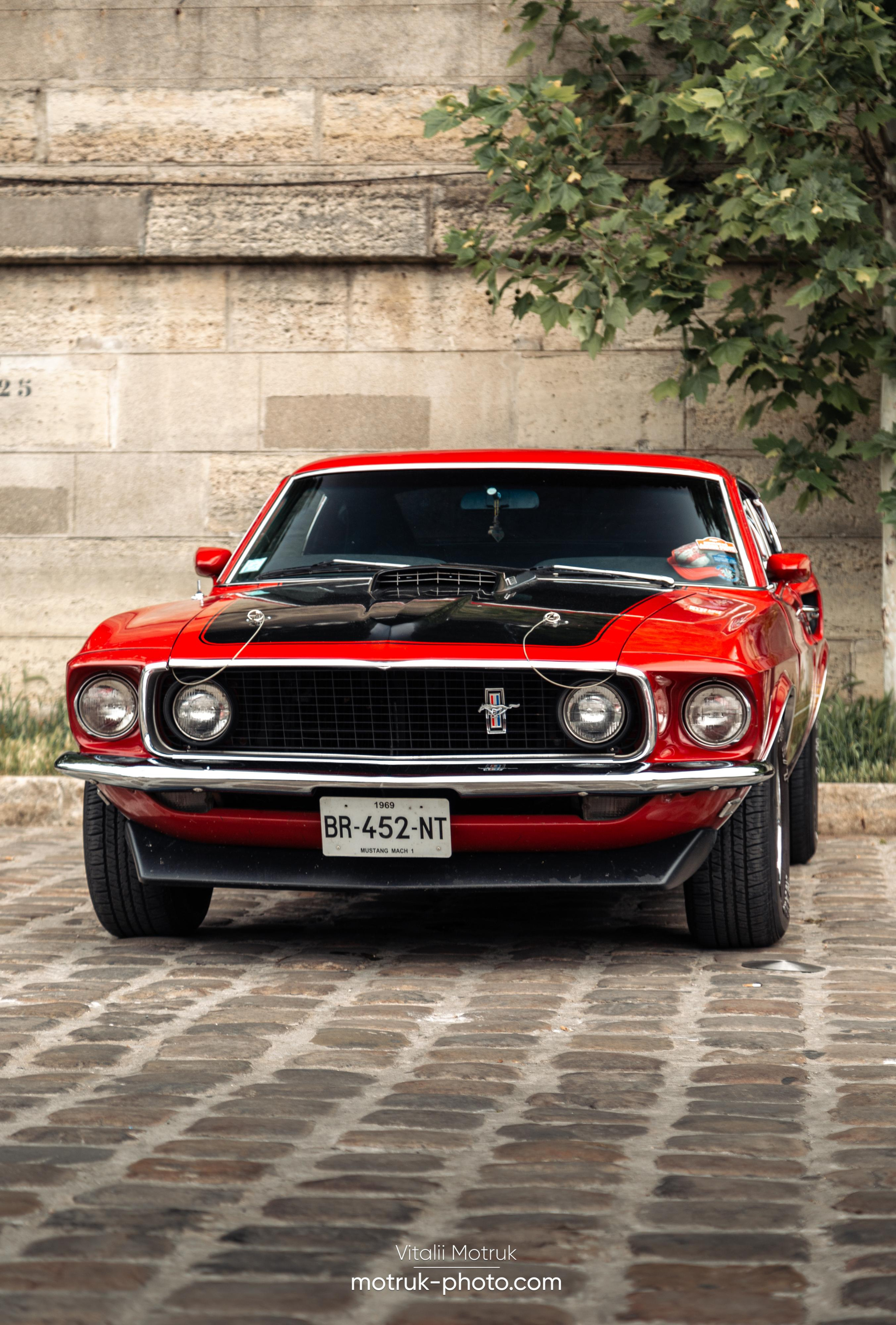 Bateaux Mouches 8 mai. Photographe de voitures à Paris — Vitalii Motruk