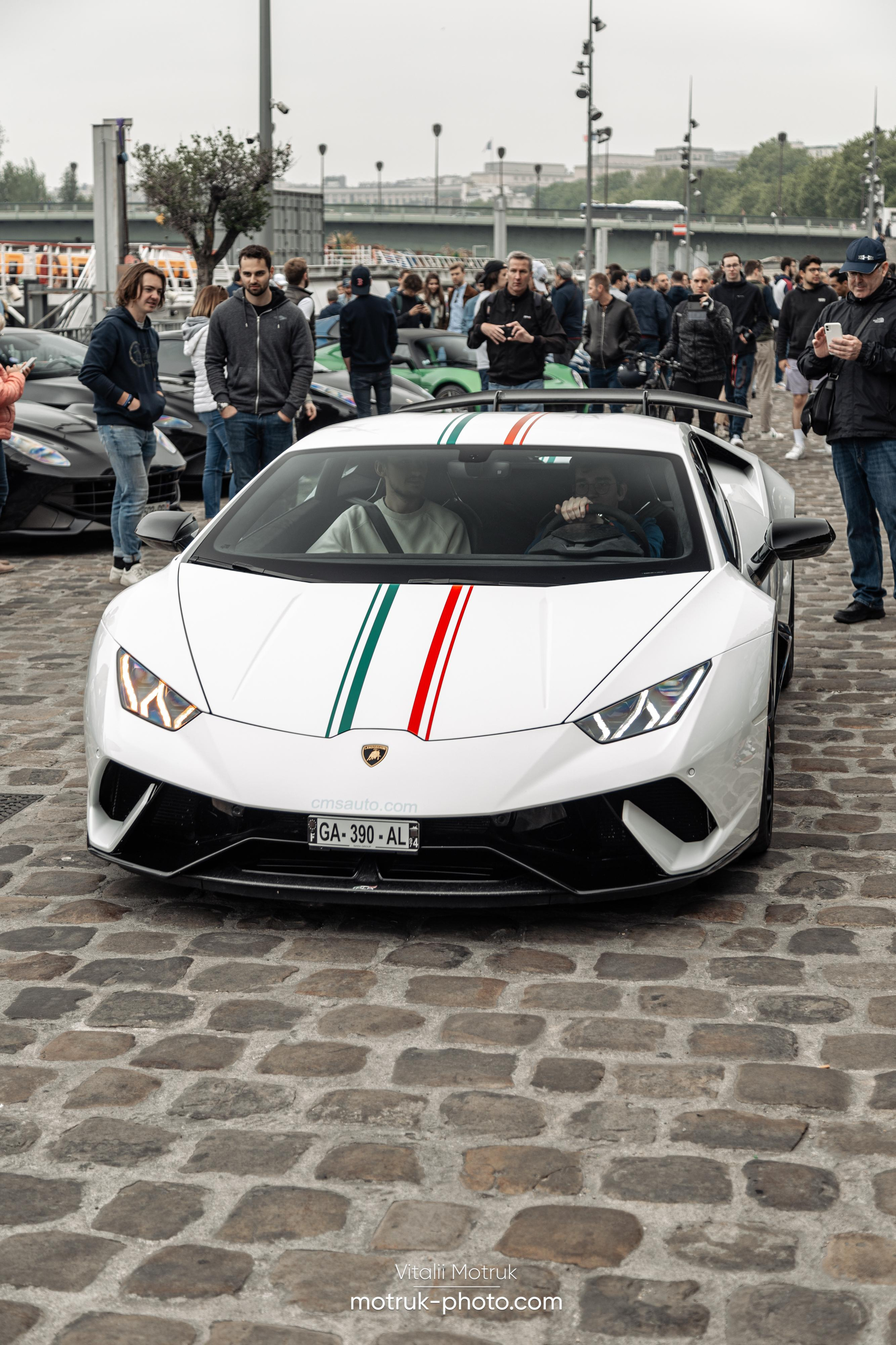 Bateaux Mouches 8 mai. Photographe de voitures à Paris — Vitalii Motruk