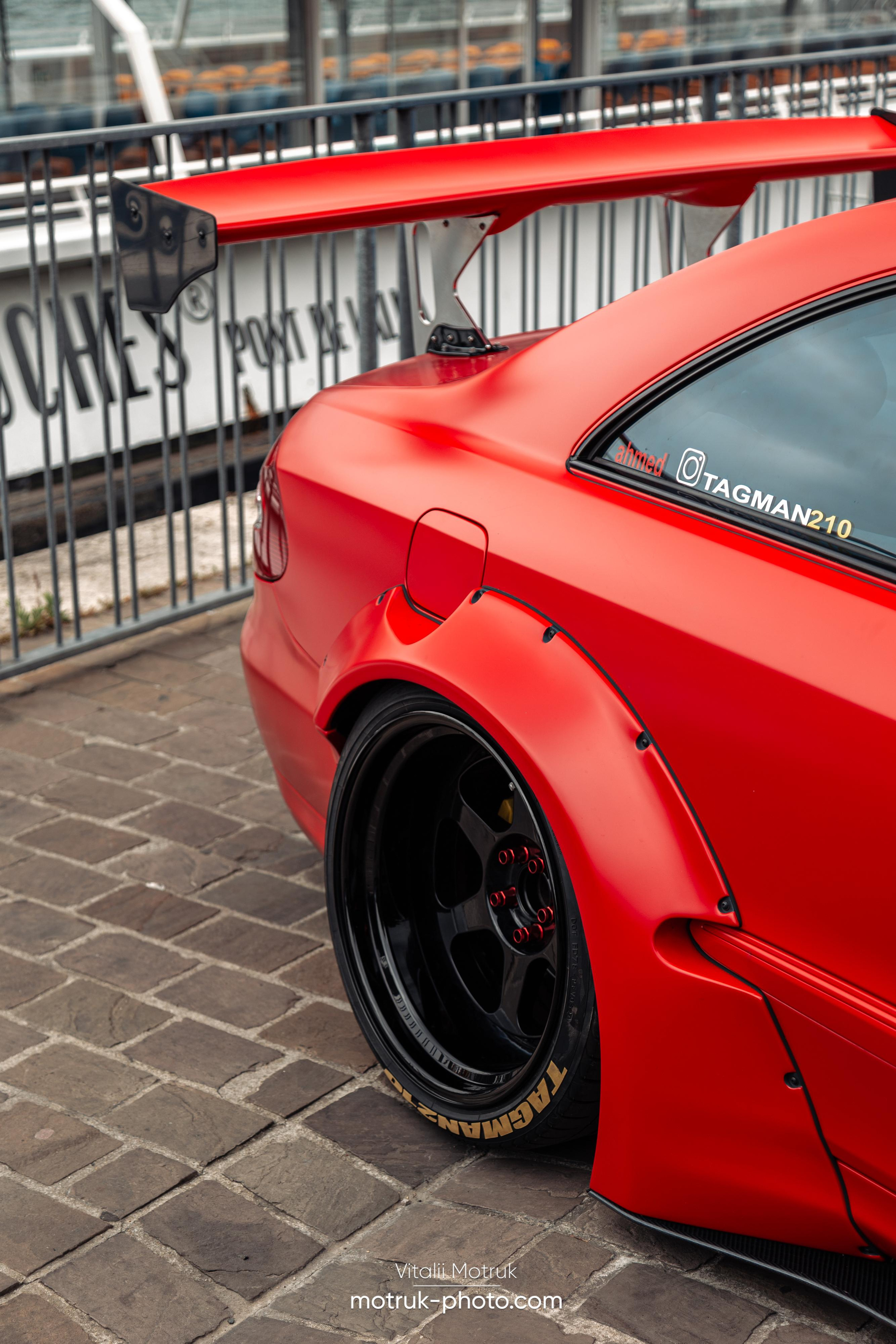 Bateaux Mouches 8 mai. Photographe de voitures à Paris — Vitalii Motruk