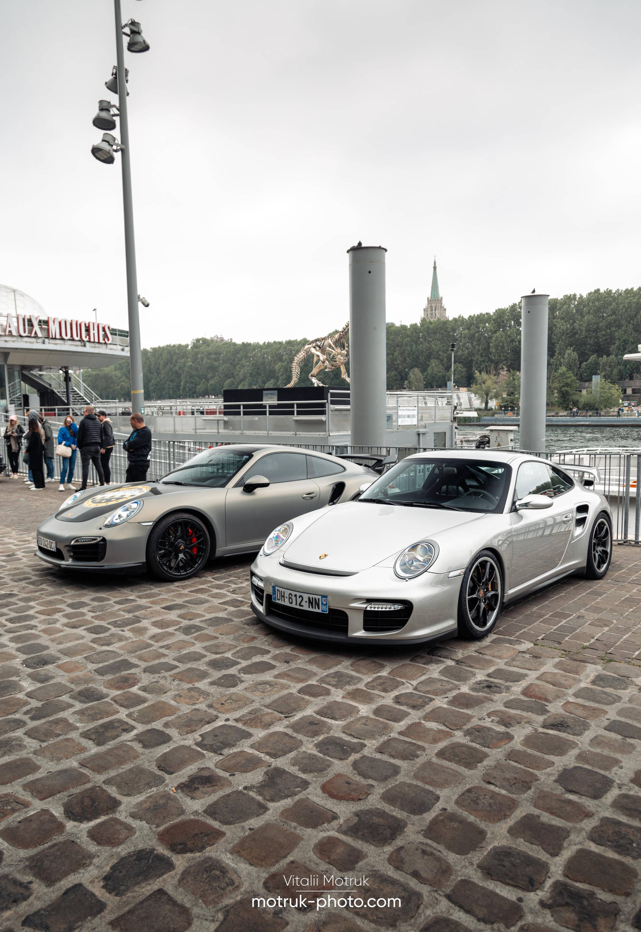 Bateaux Mouches 8 mai. Photographe de voitures à Paris — Vitalii Motruk