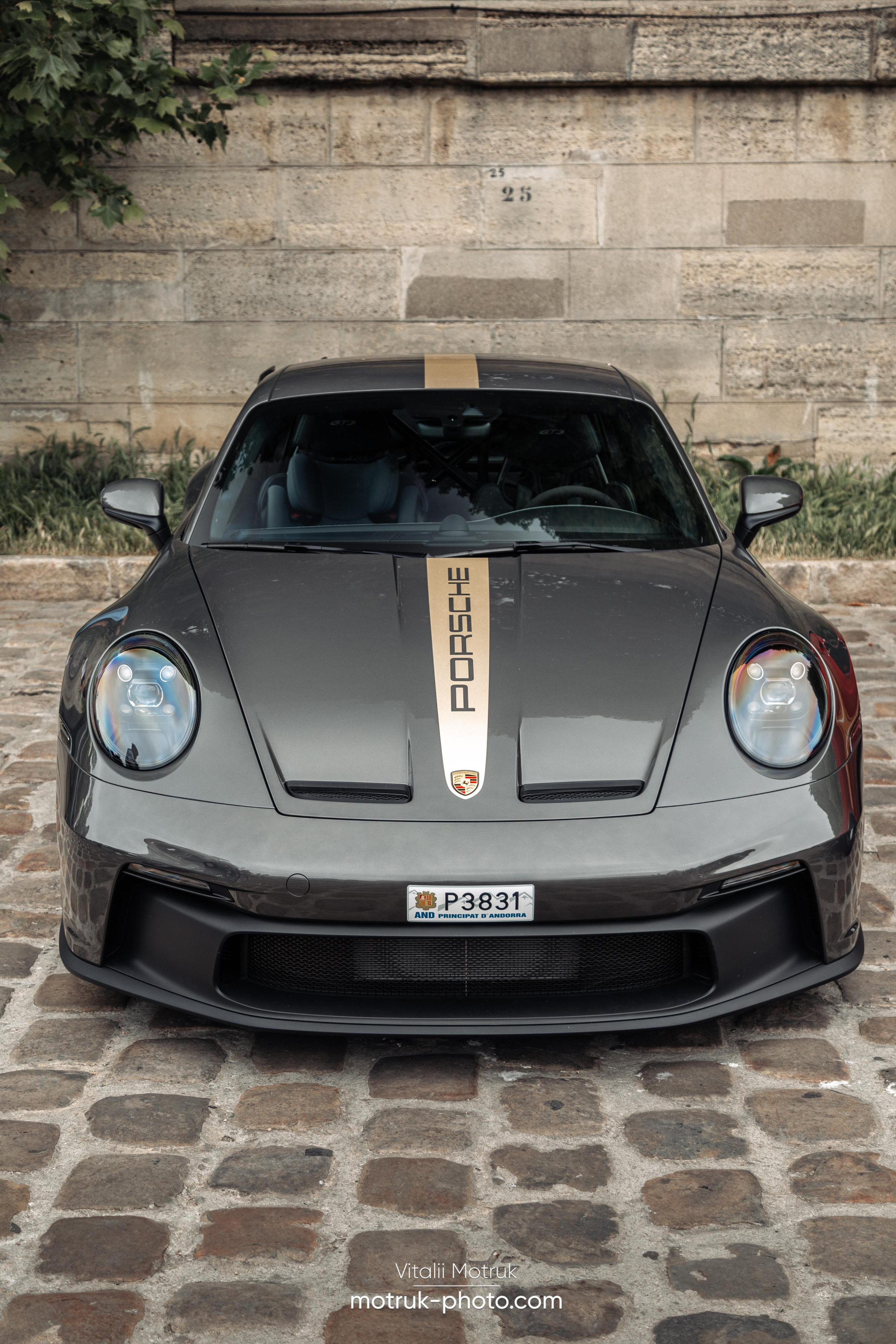 Bateaux Mouches 8 mai. Photographe de voitures à Paris — Vitalii Motruk
