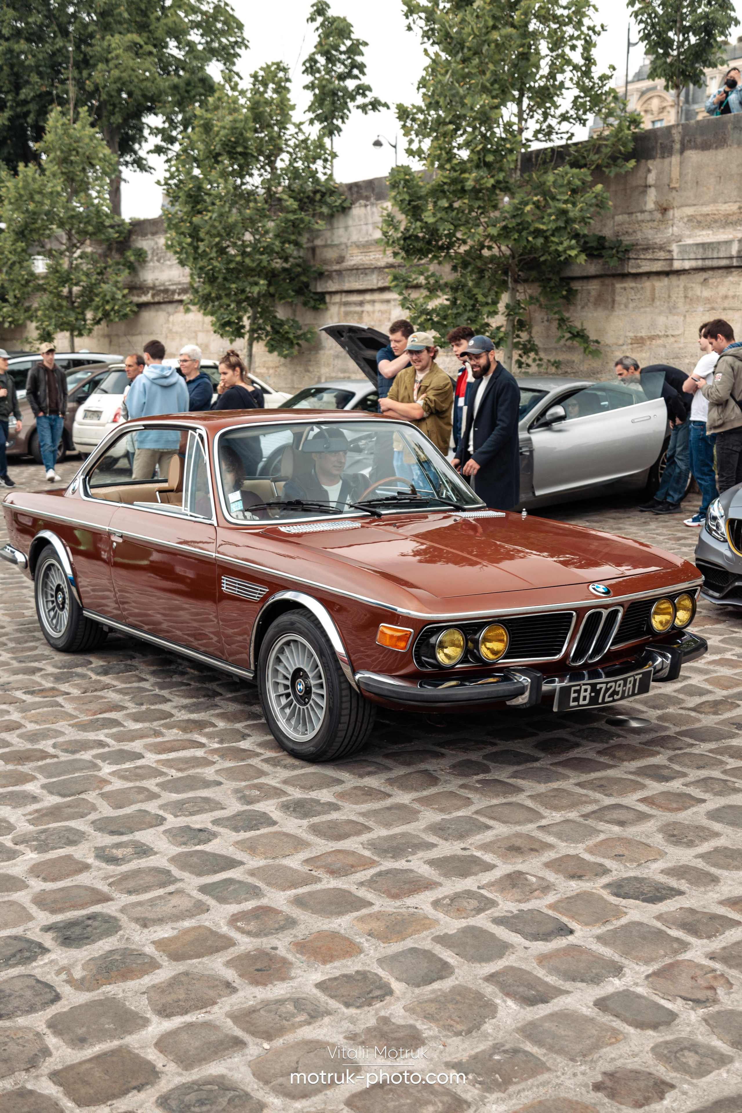 Bateaux Mouches 8 mai. Photographe de voitures à Paris — Vitalii Motruk