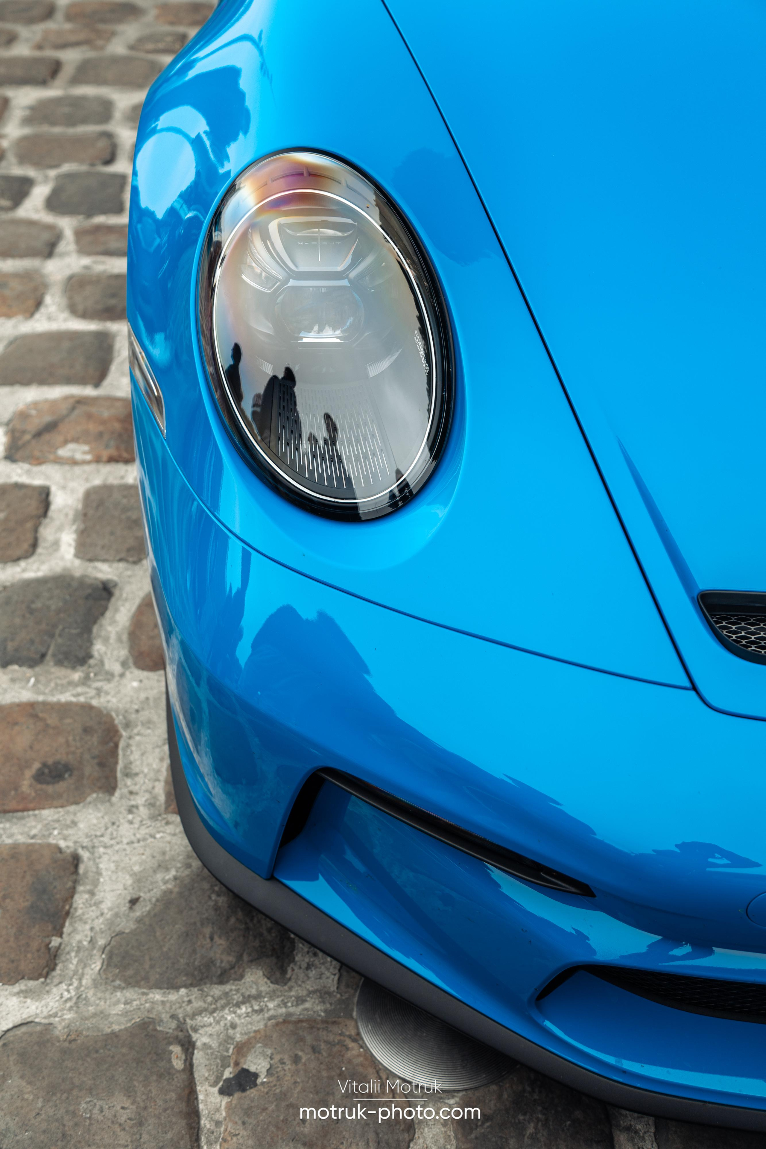 Bateaux Mouches 8 mai. Photographe de voitures à Paris — Vitalii Motruk