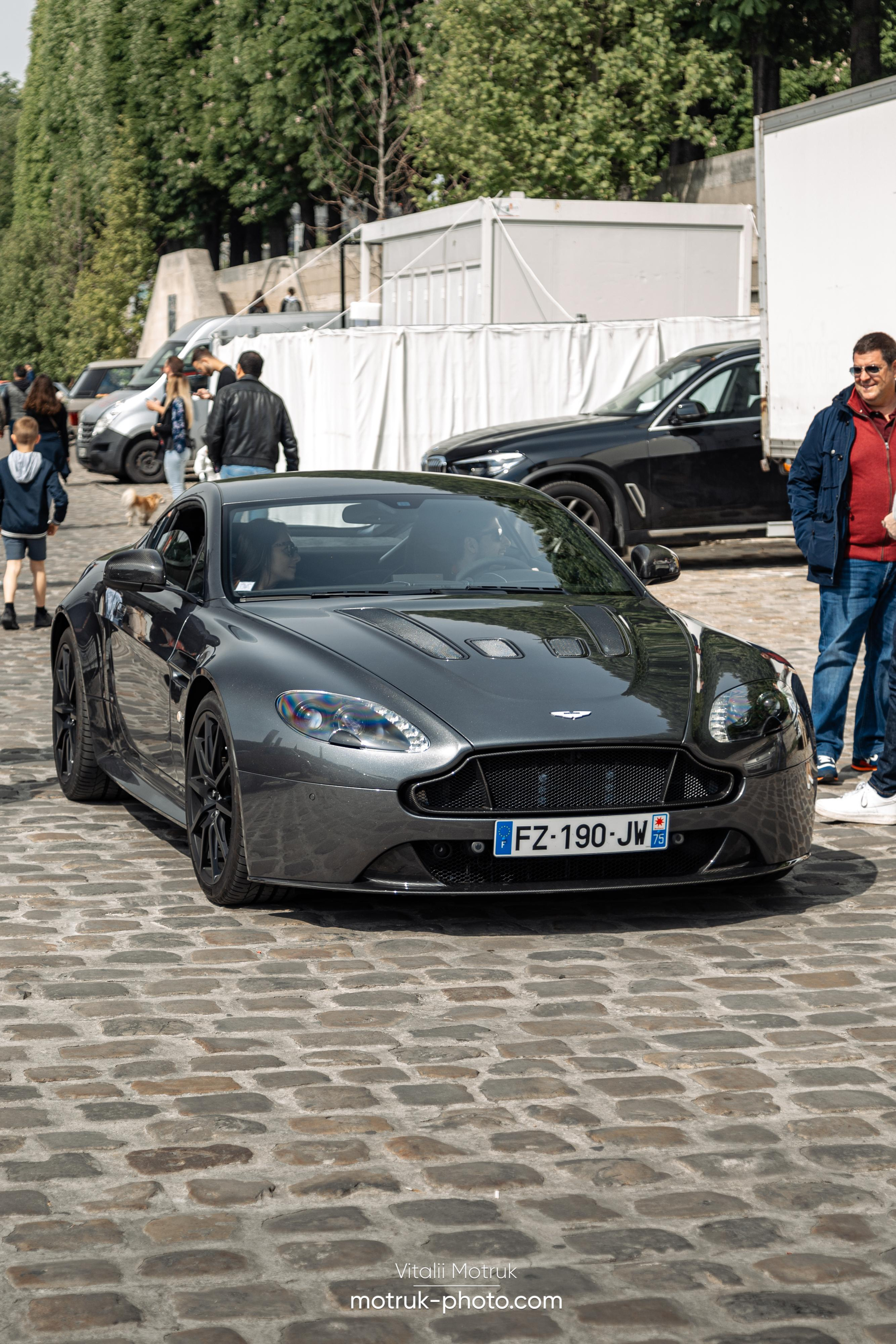 Bateaux Mouches 1 mai. Photographe de voitures à Paris — Vitalii Motruk