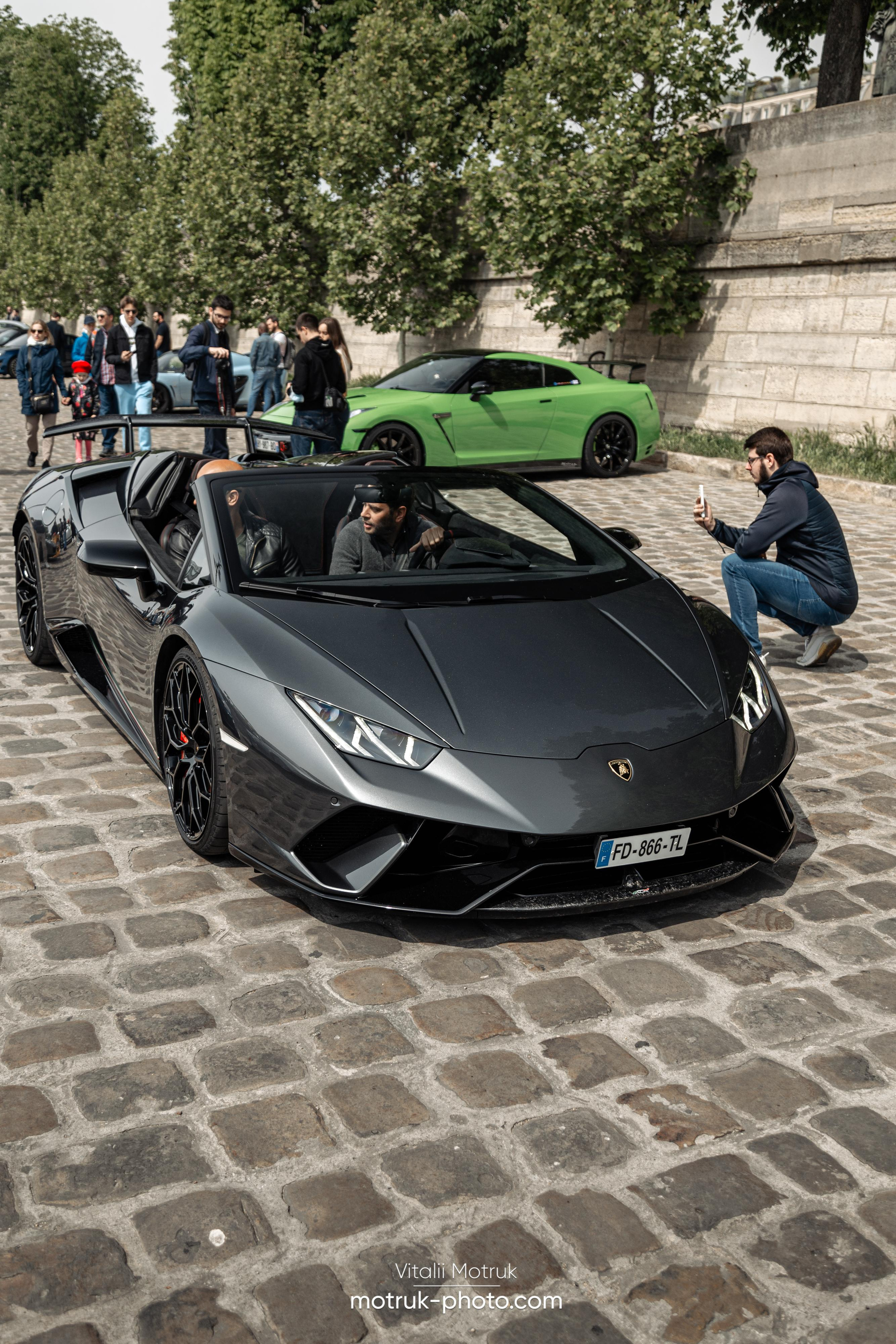 Bateaux Mouches 1 mai. Photographe de voitures à Paris — Vitalii Motruk