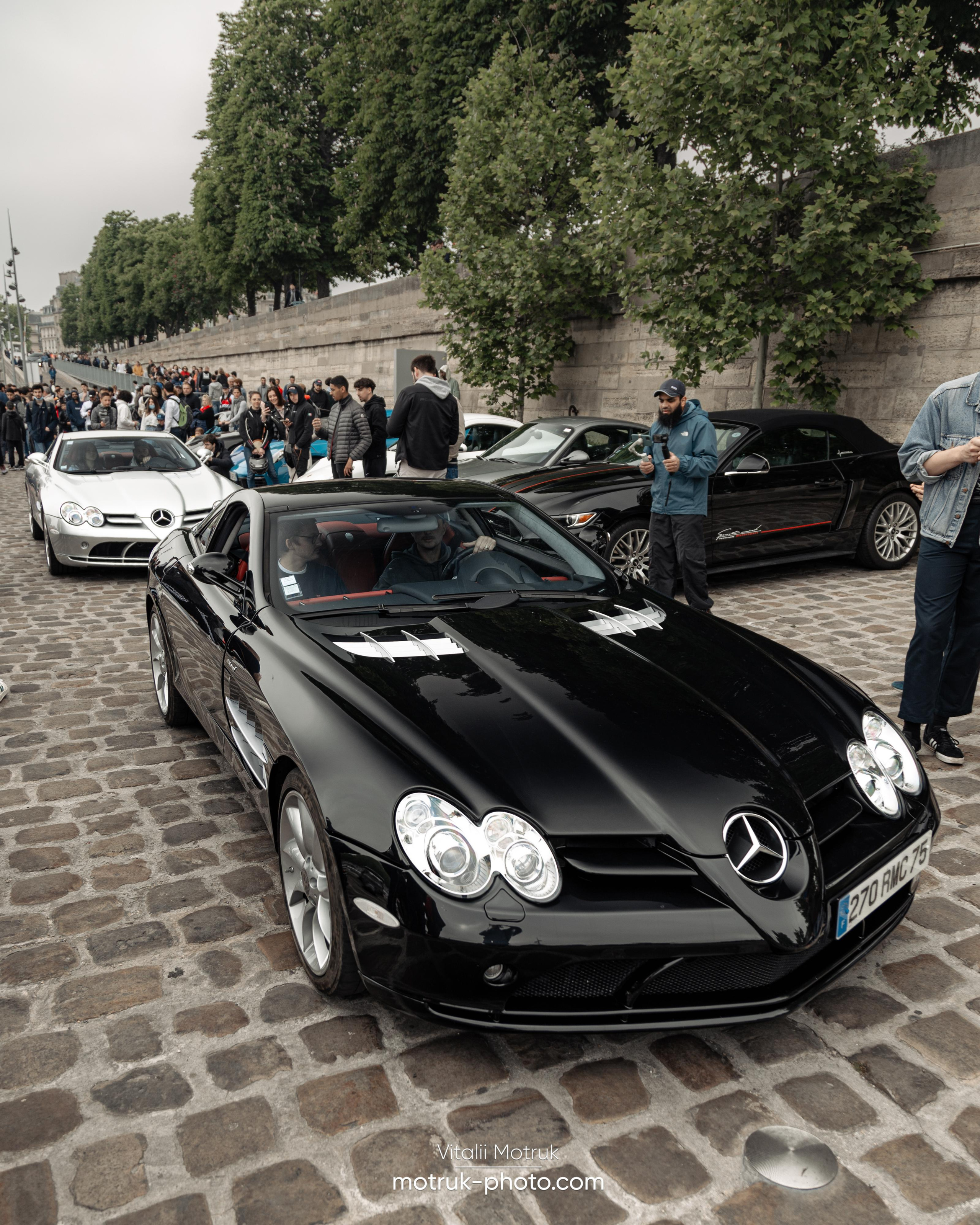 Bateaux Mouches 8 mai. Photographe de voitures à Paris — Vitalii Motruk