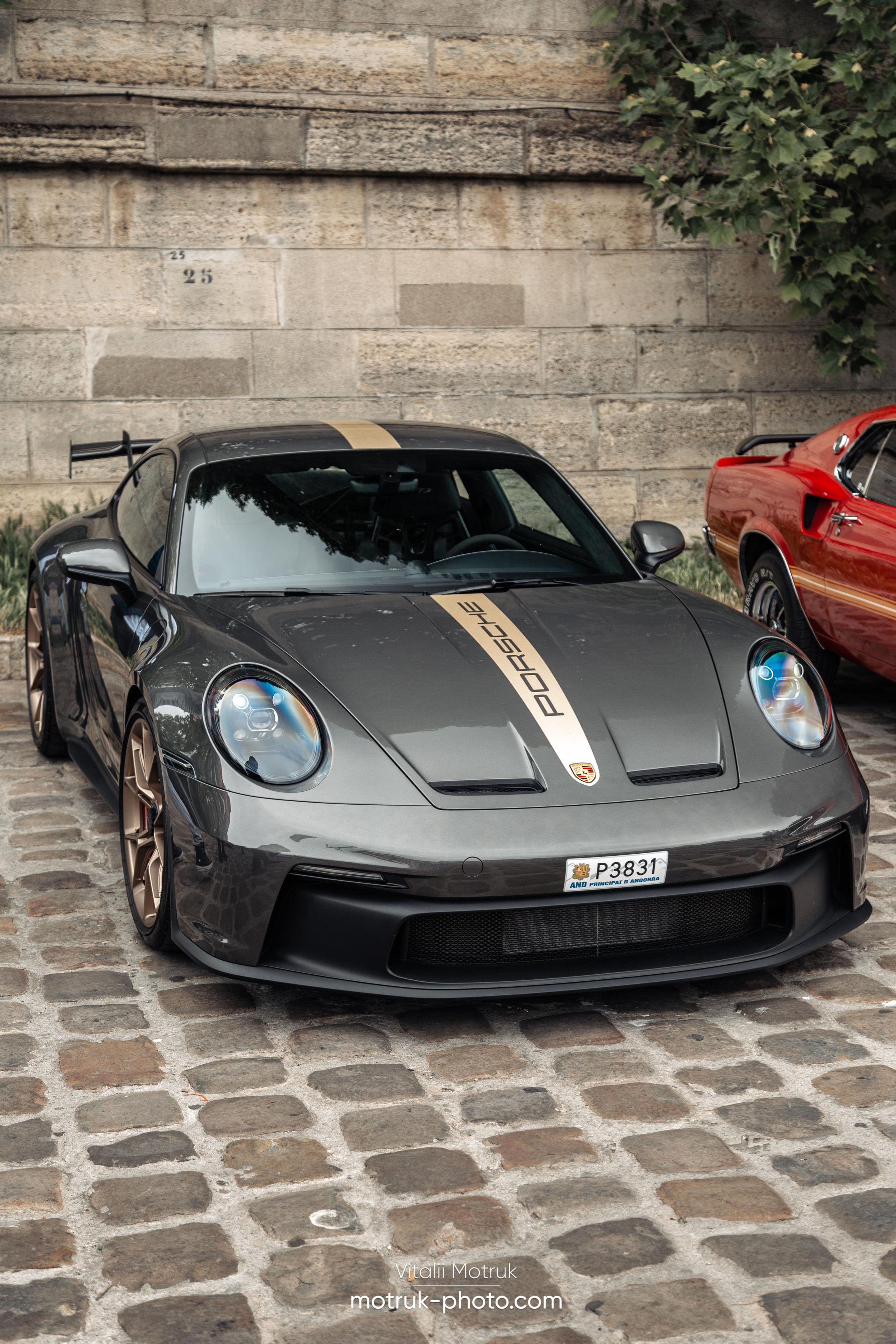 Bateaux Mouches 8 mai. Photographe de voitures à Paris — Vitalii Motruk