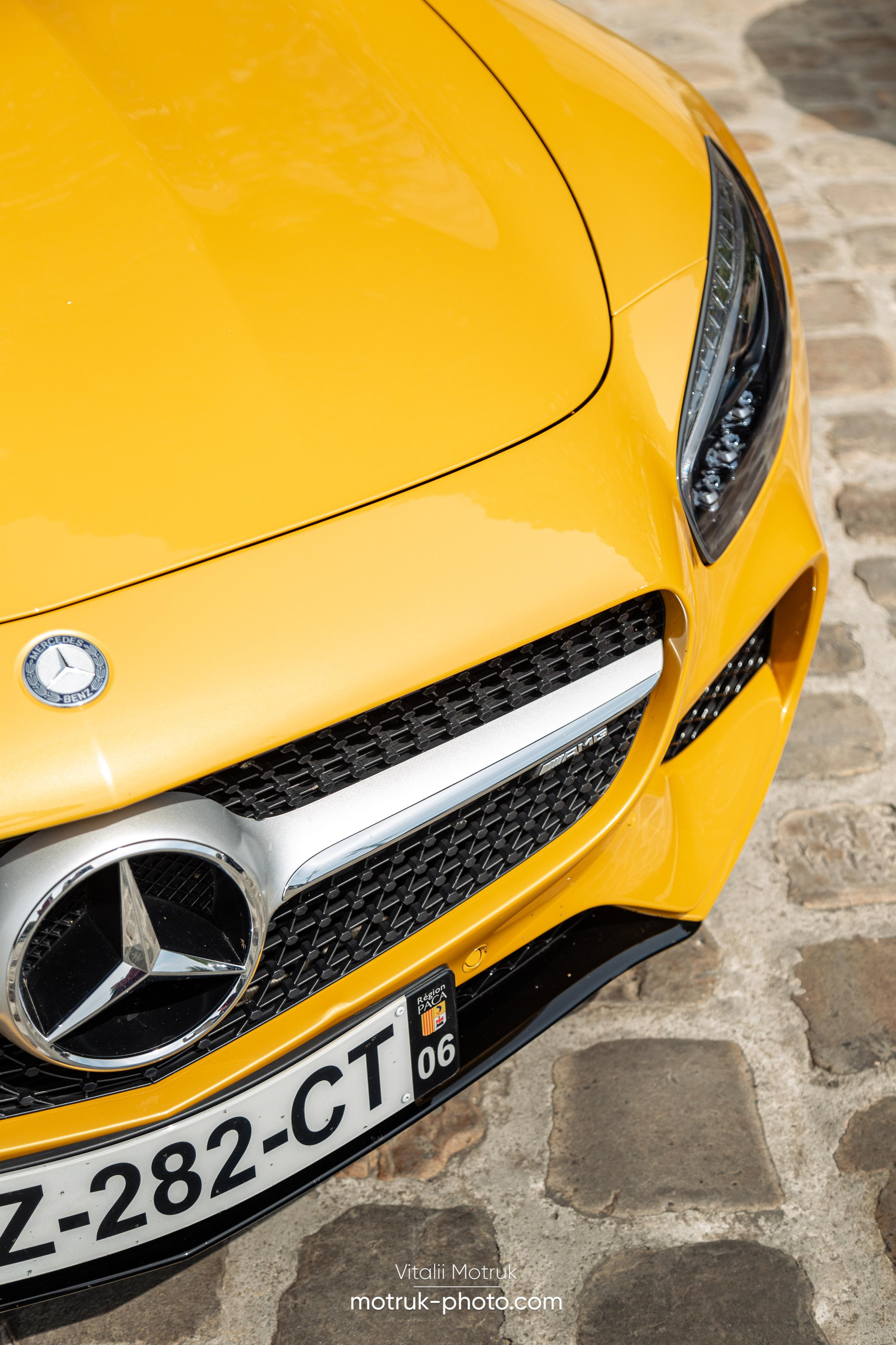 Bateaux Mouches 1 mai. Photographe de voitures à Paris — Vitalii Motruk