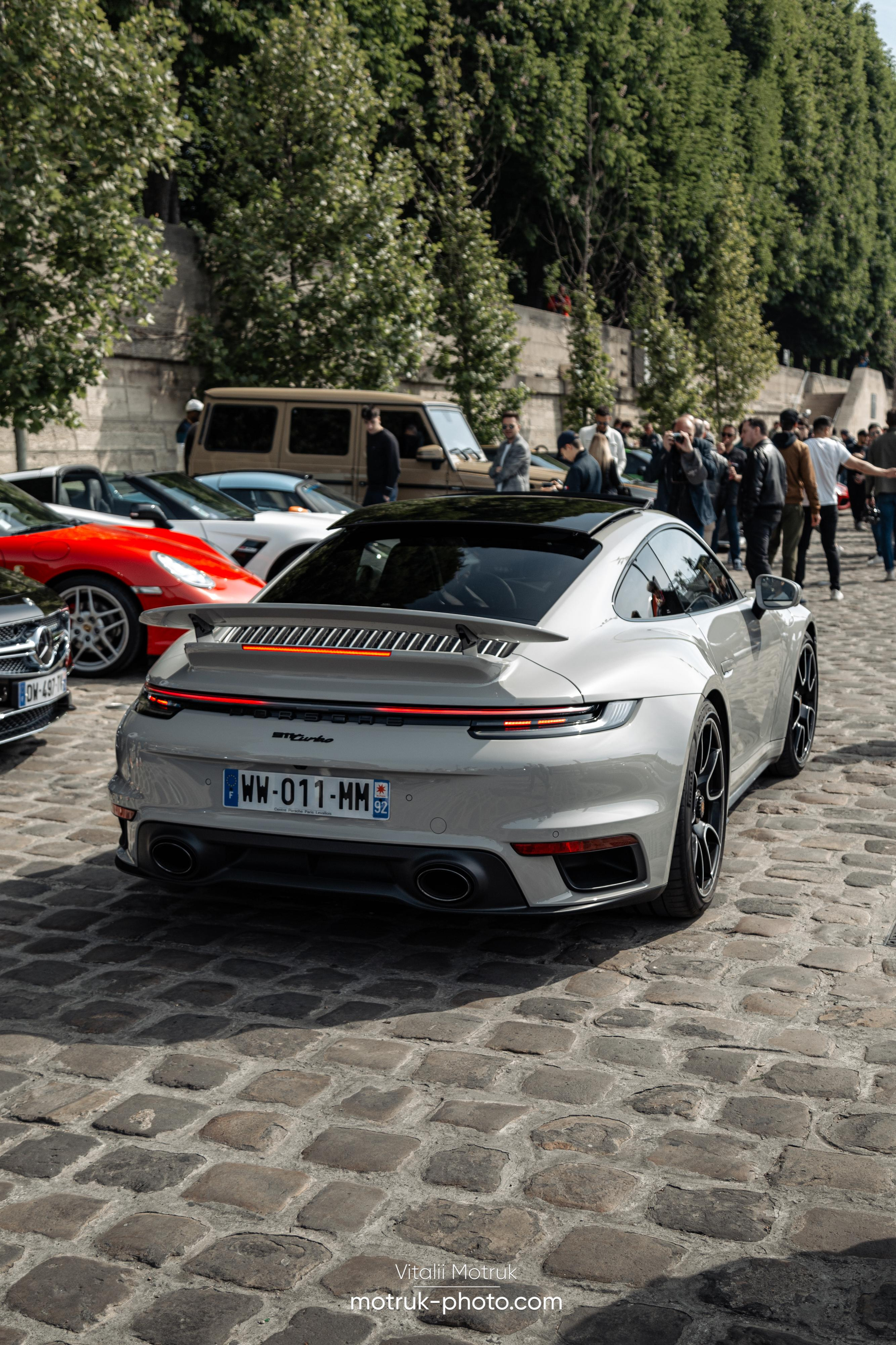 Bateaux Mouches 1 mai. Photographe de voitures à Paris — Vitalii Motruk
