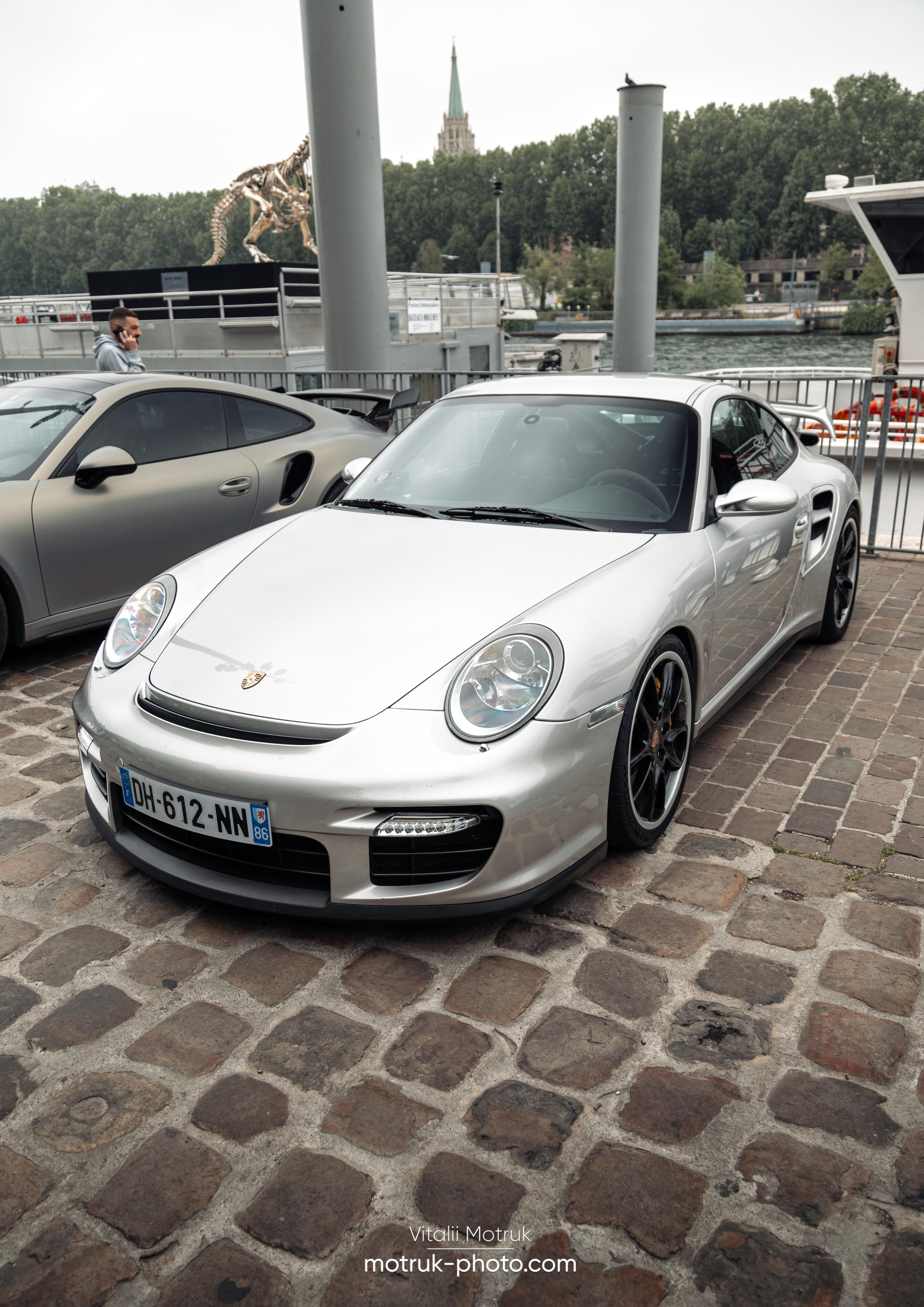 Bateaux Mouches 8 mai. Photographe de voitures à Paris — Vitalii Motruk