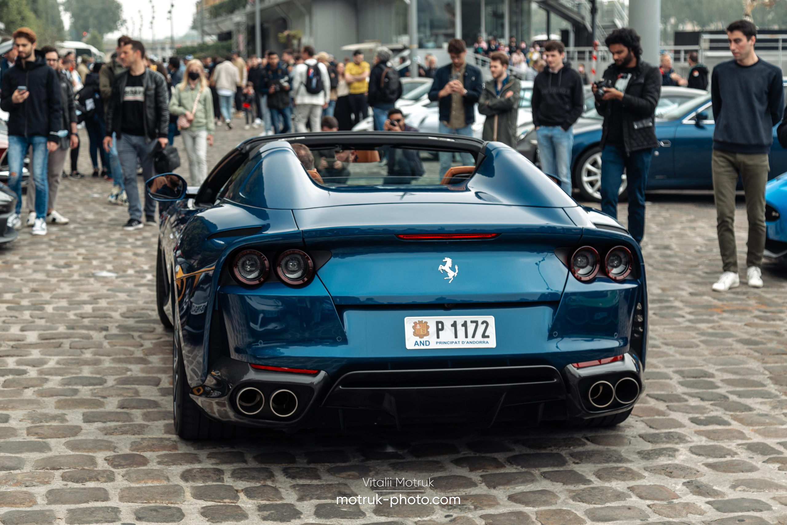Bateaux Mouches 8 mai. Photographe de voitures à Paris — Vitalii Motruk