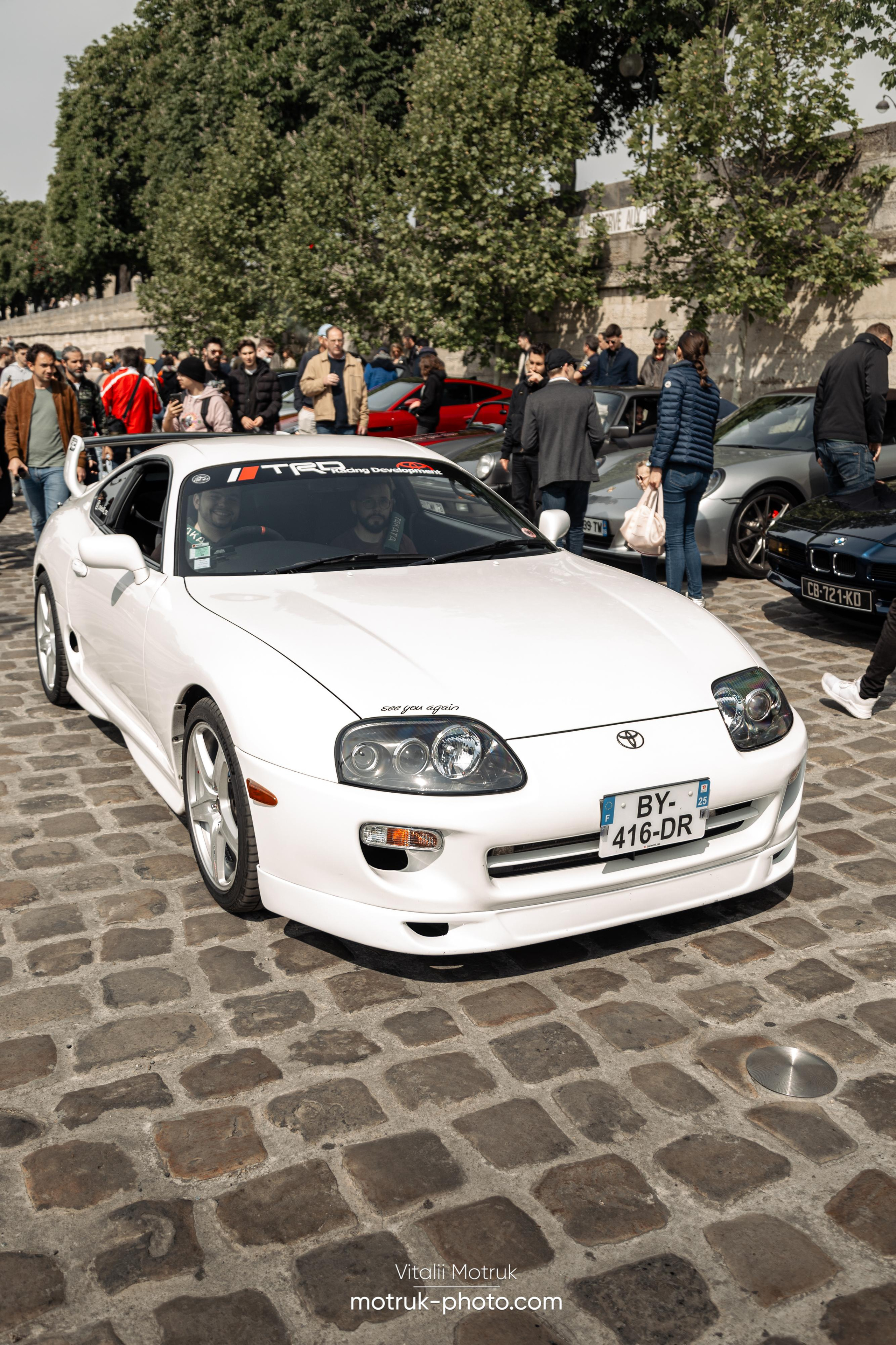 Bateaux Mouches 1 mai. Photographe de voitures à Paris — Vitalii Motruk