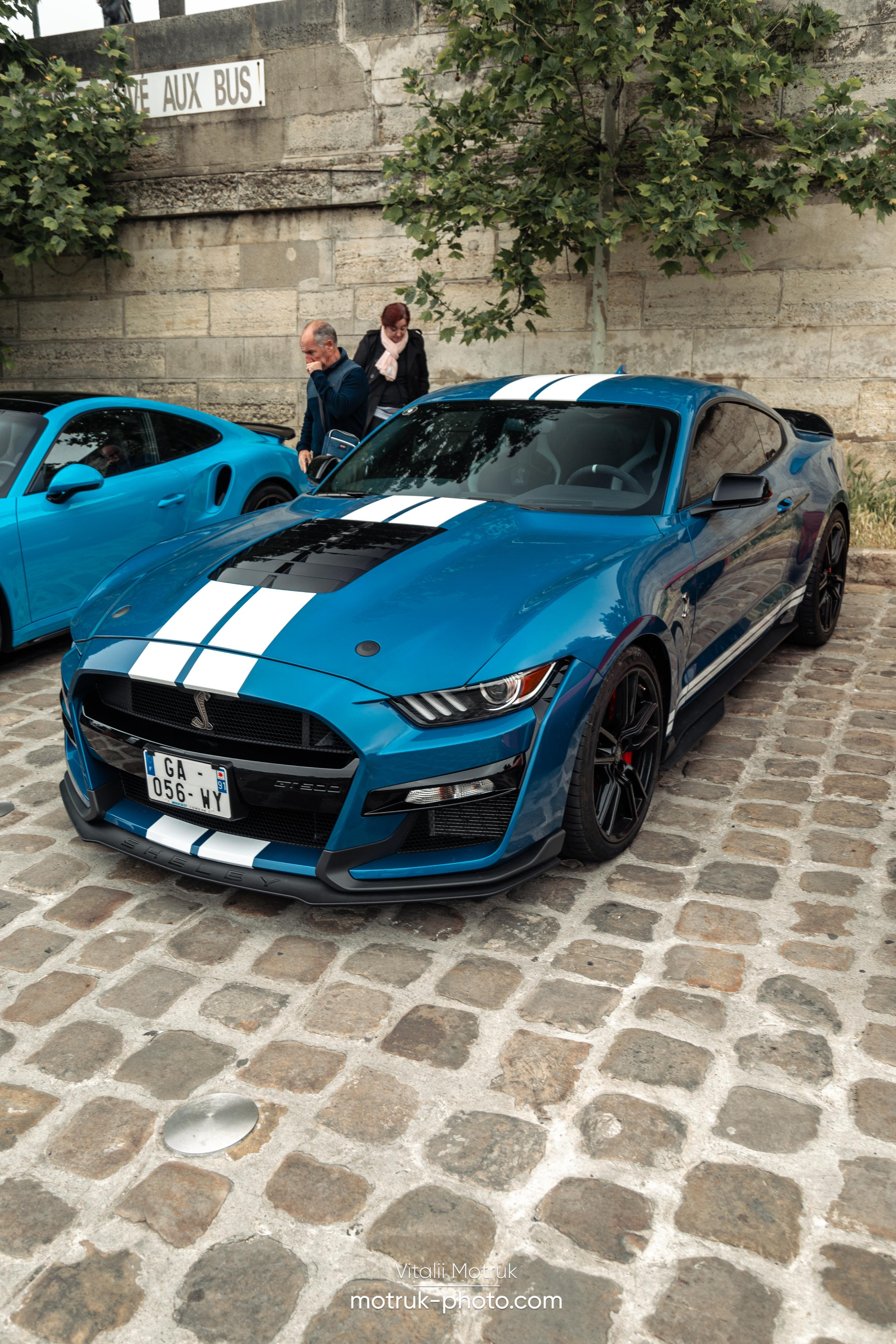 Bateaux Mouches 8 mai. Photographe de voitures à Paris — Vitalii Motruk