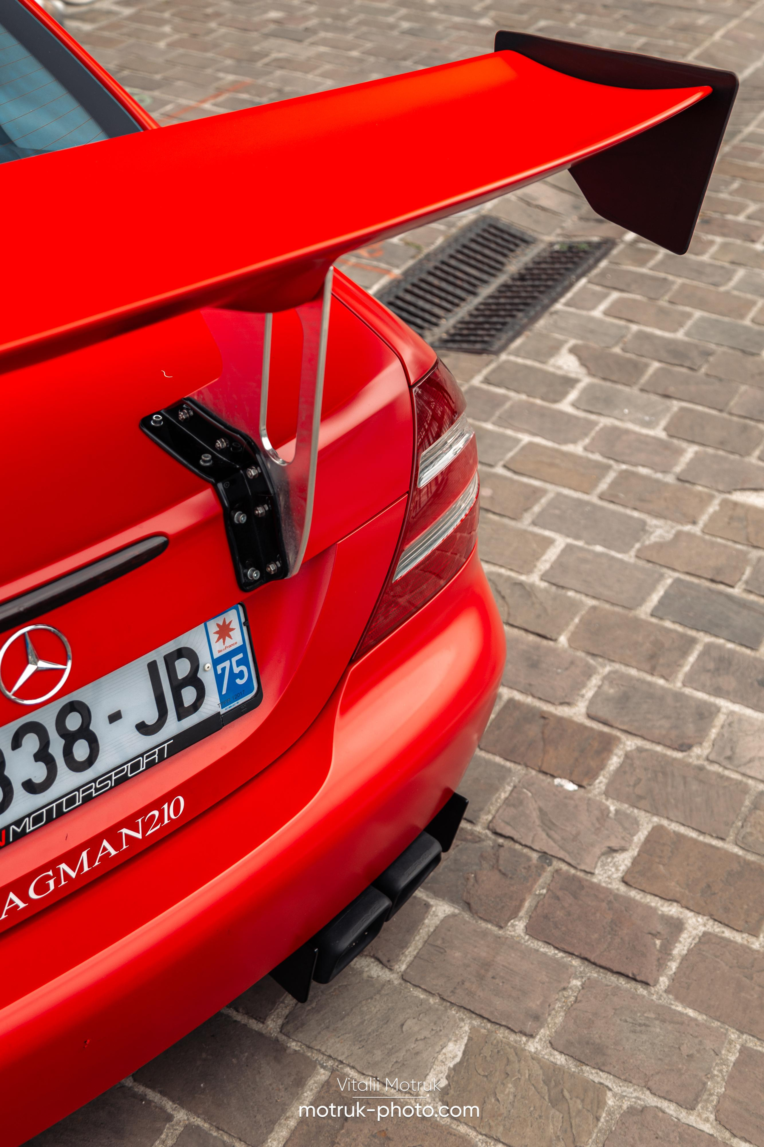 Bateaux Mouches 8 mai. Photographe de voitures à Paris — Vitalii Motruk