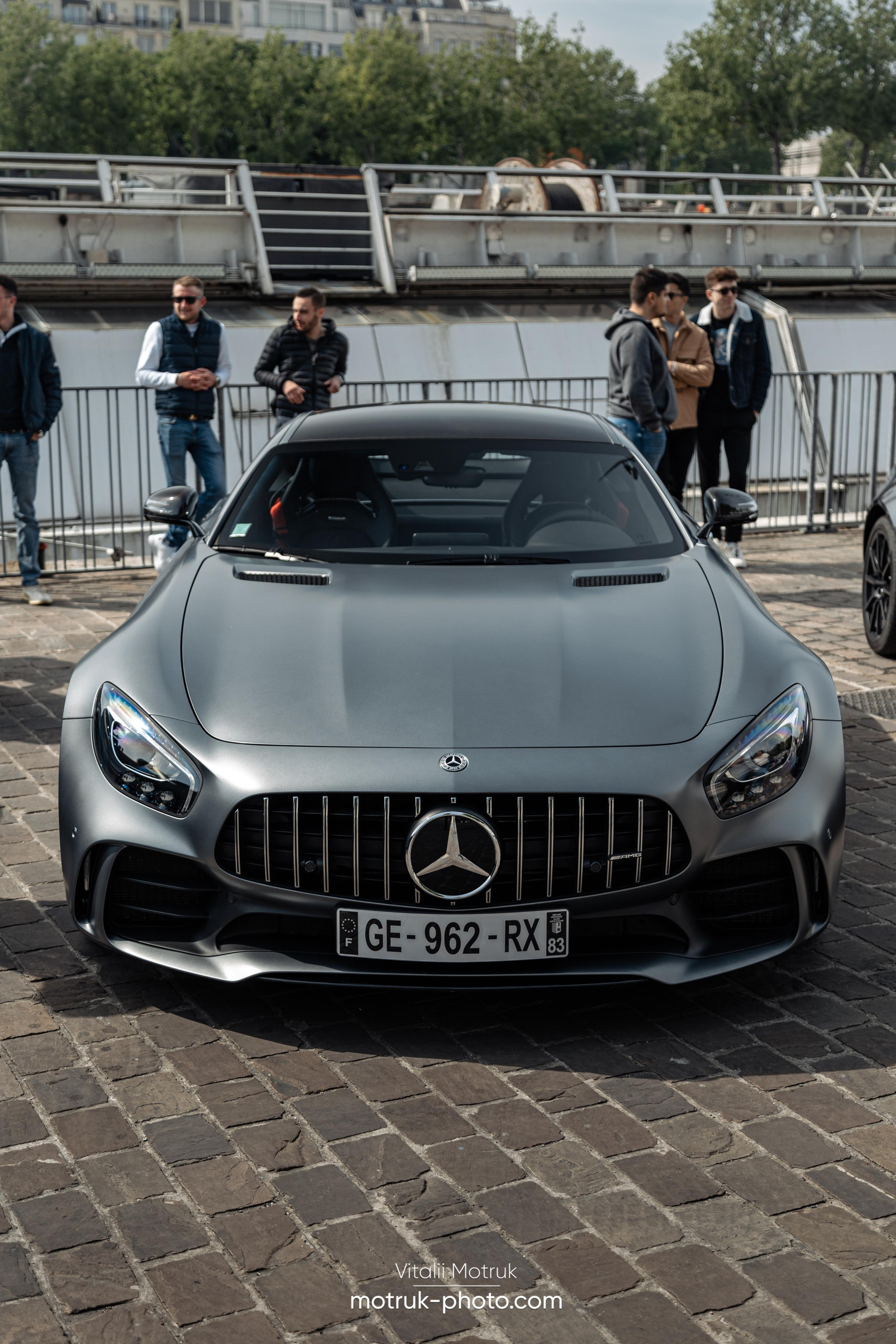 Bateaux Mouches 1 mai. Photographe de voitures à Paris — Vitalii Motruk