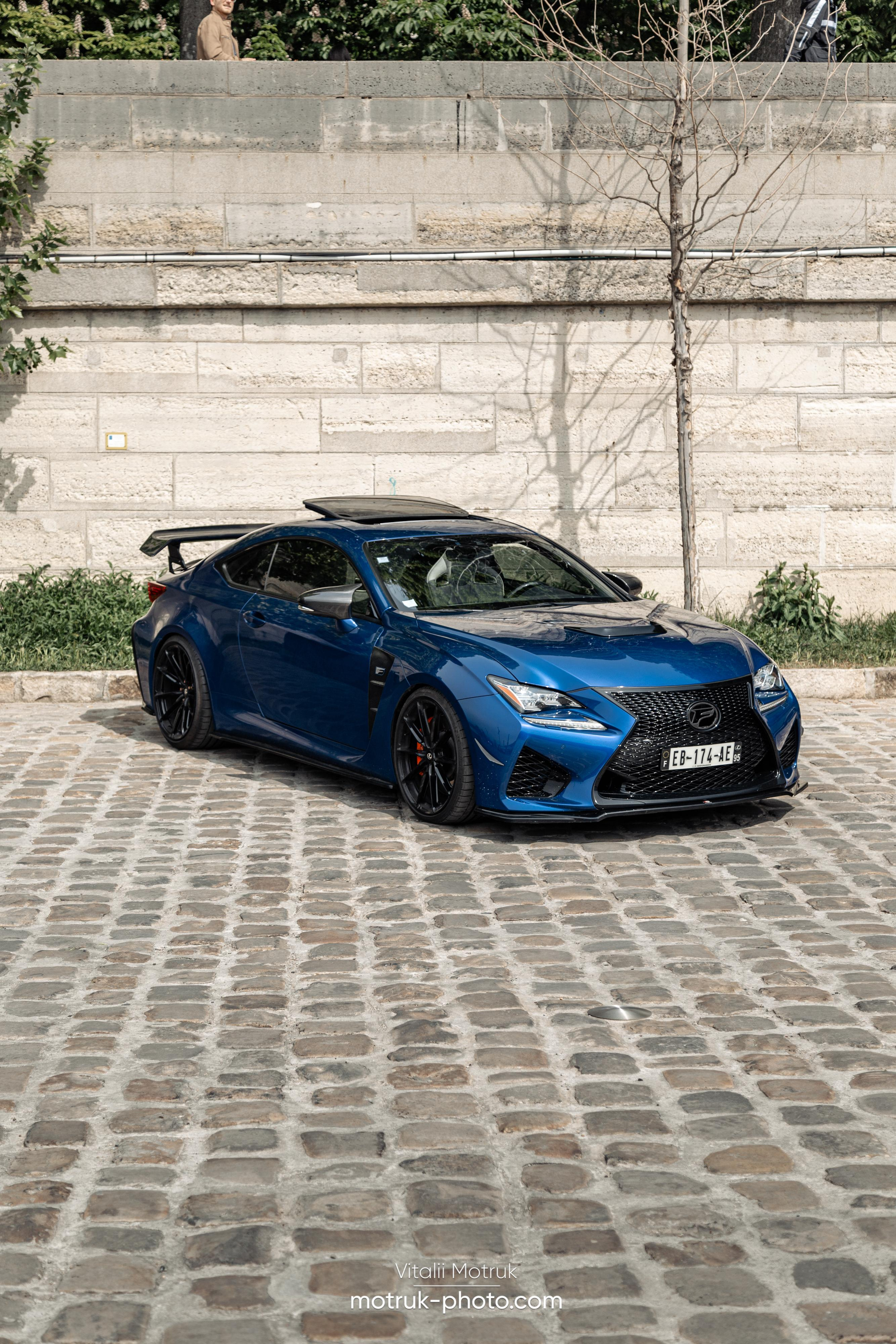 Bateaux Mouches 1 mai. Photographe de voitures à Paris — Vitalii Motruk