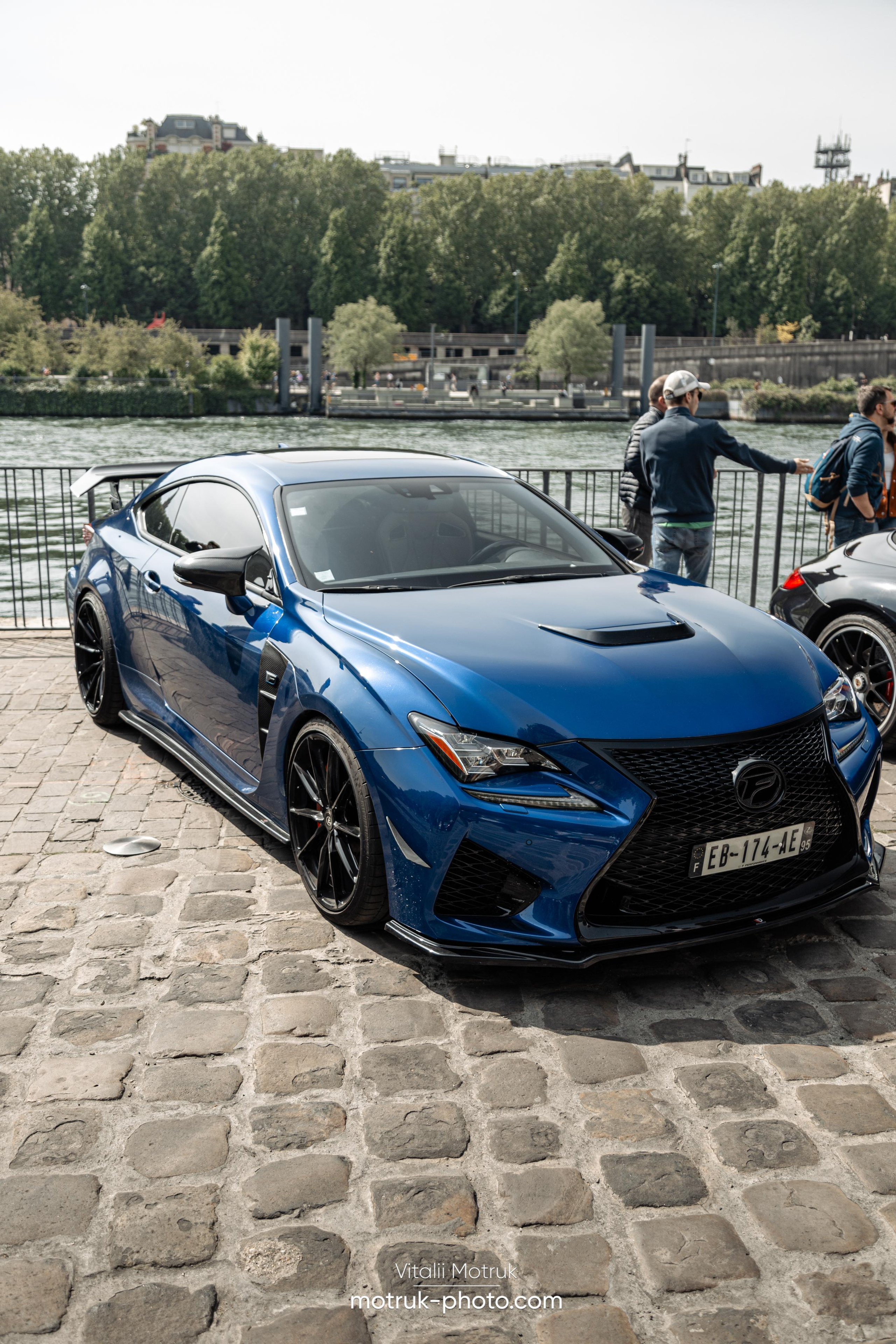 Bateaux Mouches 1 mai. Photographe de voitures à Paris — Vitalii Motruk