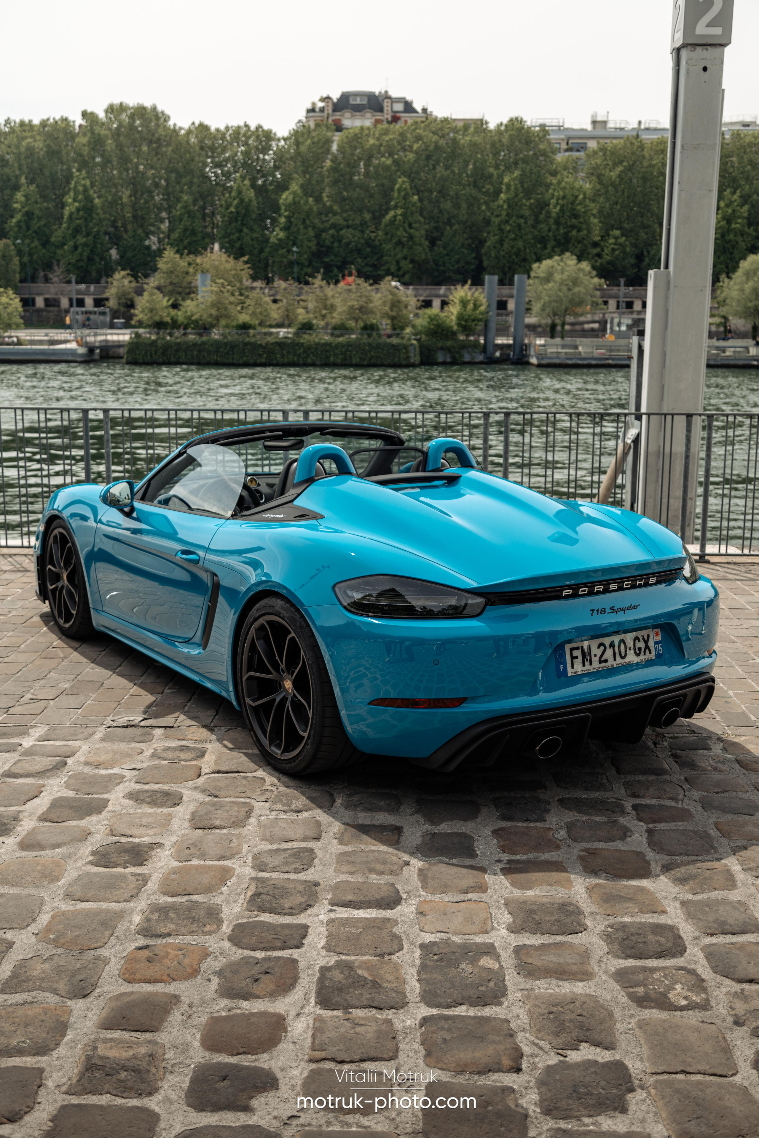 Bateaux Mouches 1 mai. Photographe de voitures à Paris — Vitalii Motruk