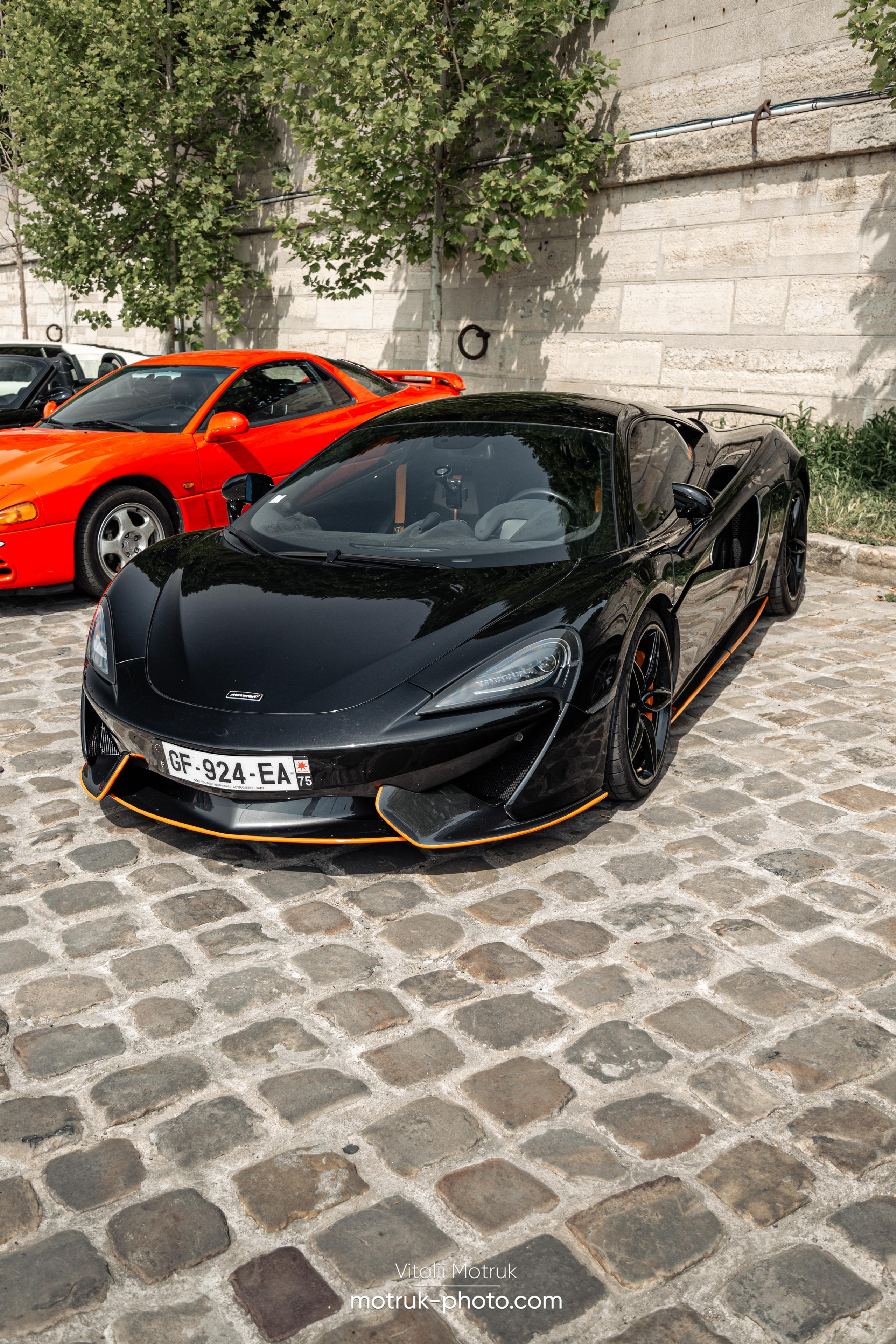 Bateaux Mouches 1 mai. Photographe de voitures à Paris — Vitalii Motruk