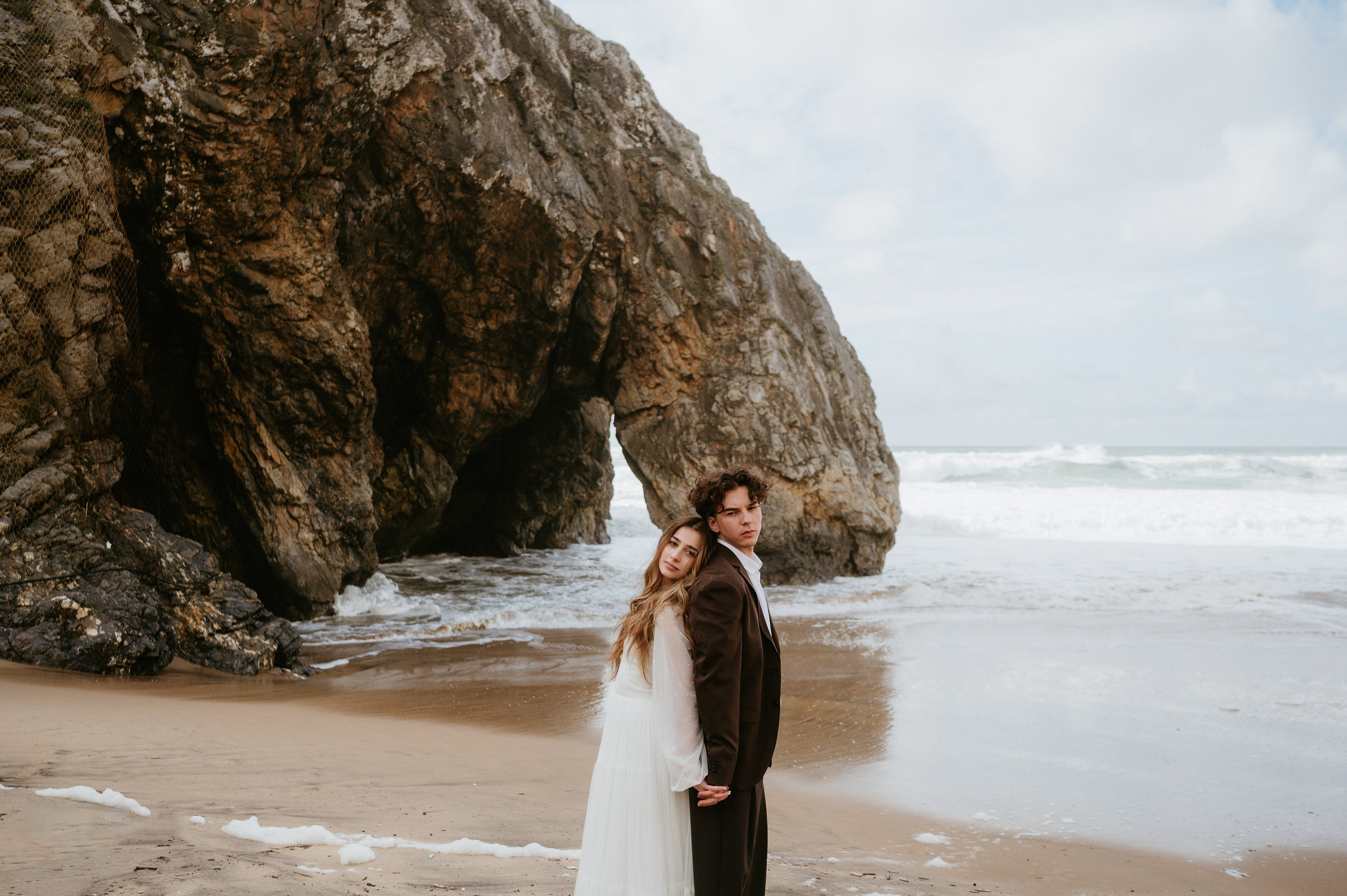 Ședință foto de nuntă pe plaja Adraga – emoție la malul oceanului Atlantic. Valentin Melen — wedding photographer
