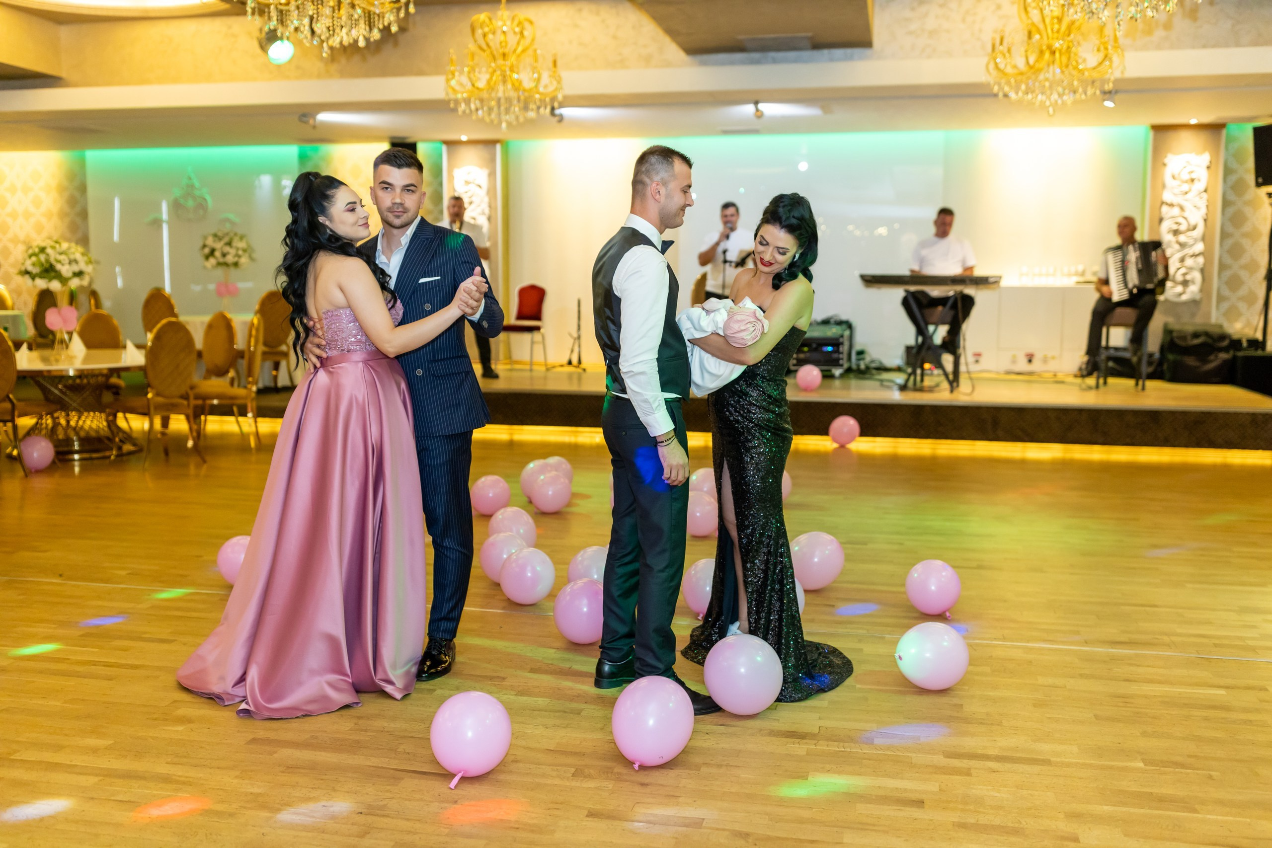 “Bebeluș botezat în biserică, ținut în brațe de nași” • “Detaliu cu lumânarea de botez decorată cu flori albe” • “Părinți emoționați alături de copilul lor la ceremonia de botez” • “Masa festivă de botez cu decor tematic și tort personalizat” • “Momentul în care preotul toarnă apă sfințită pe fruntea bebelușului” “Bebeluș în rochie albă de botez, zâmbind în brațele mamei” • “Detaliu cu cruciulița de botez așezată pe o pernă de satin” • “Părinți și nași aprinzând lumânările în timpul ceremoniei de botez” • “Tort de botez decorat cu figurine tematice și numele copilului” • “Copil botezat dormind liniștit în pătuțul decorat festiv” • “Momentul în care preotul binecuvântează copilul în fața altarului” • “Invitați adunându-se în jurul mesei festive la petrecerea de botez” • “Bebeluș ținând în mână o jucărie personalizată primită la botez” • “Familie fericită pozând împreună după ceremonia de botez” • “Decor tematic cu baloane și flori la locația petrecerii de botez” fotograf Botoșani fotograf evenimente fotograf botez Alin Chirila fotograf alinofotostudio,- Preotul ținându-l pe micuțul Mathias Gabriel la botez, în biserica Înălțarea Domnului, Copălău - Detalii de la botezul lui Mathias – lumânare, trusou și icoană - Familia lui Mathias Gabriel alături de micuț, în ziua botezului - Portret emoționant cu mama și bebelușul în brațe, în biserică,fotograf profesionist evenimente Botoșani, Iași, Suceava, Fălticeni, Bacău, Pașcani, Roman - AlinoFotoStudio by Alin Chirilă - servicii foto nuntă, botez, cununie, ședințe foto creative, albume personalizate, fotografii emoționante și calitative pentru cele mai importante momente din viață,fotograf nuntă Botoșani Alin Chirilă, ședință foto botez Iași - AlinoFotoStudio, servicii fotograf profesionist evenimente Suceava, fotograf cununie civilă Fălticeni - Alin Chirilă, album foto nuntă personalizat Bacău.“Bebeluș botezat în biserică, ținut în brațe de nași” • “Detaliu cu lumânarea de botez decorată cu flori albe” • “Părinți emoționați alături de copilul lor la ceremonia de botez” • “Masa festivă de botez cu decor tematic și tort personalizat” • “Momentul în care preotul toarnă apă sfințită pe fruntea bebelușului” “Bebeluș în rochie albă de botez, zâmbind în brațele mamei” • “Detaliu cu cruciulița de botez așezată pe o pernă de satin” • “Părinți și nași aprinzând lumânările în timpul ceremoniei de botez” • “Tort de botez decorat cu figurine tematice și numele copilului” • “Copil botezat dormind liniștit în pătuțul decorat festiv” • “Momentul în care preotul binecuvântează copilul în fața altarului” • “Invitați adunându-se în jurul mesei festive la petrecerea de botez” • “Bebeluș ținând în mână o jucărie personalizată primită la botez” • “Familie fericită pozând împreună după ceremonia de botez” • “Decor tematic cu baloane și flori la locația petrecerii de botez” fotograf Botoșani fotograf evenimente fotograf botez Alin Chirila fotograf alinofotostudio.fotograf botez Amelis Maria, fotografie botez Botoșani, fotograf Alin Chirilă, amintiri botez, fotografii botez, botez Amelis Maria, fotograf copii, fotografie botez în Botoșani,