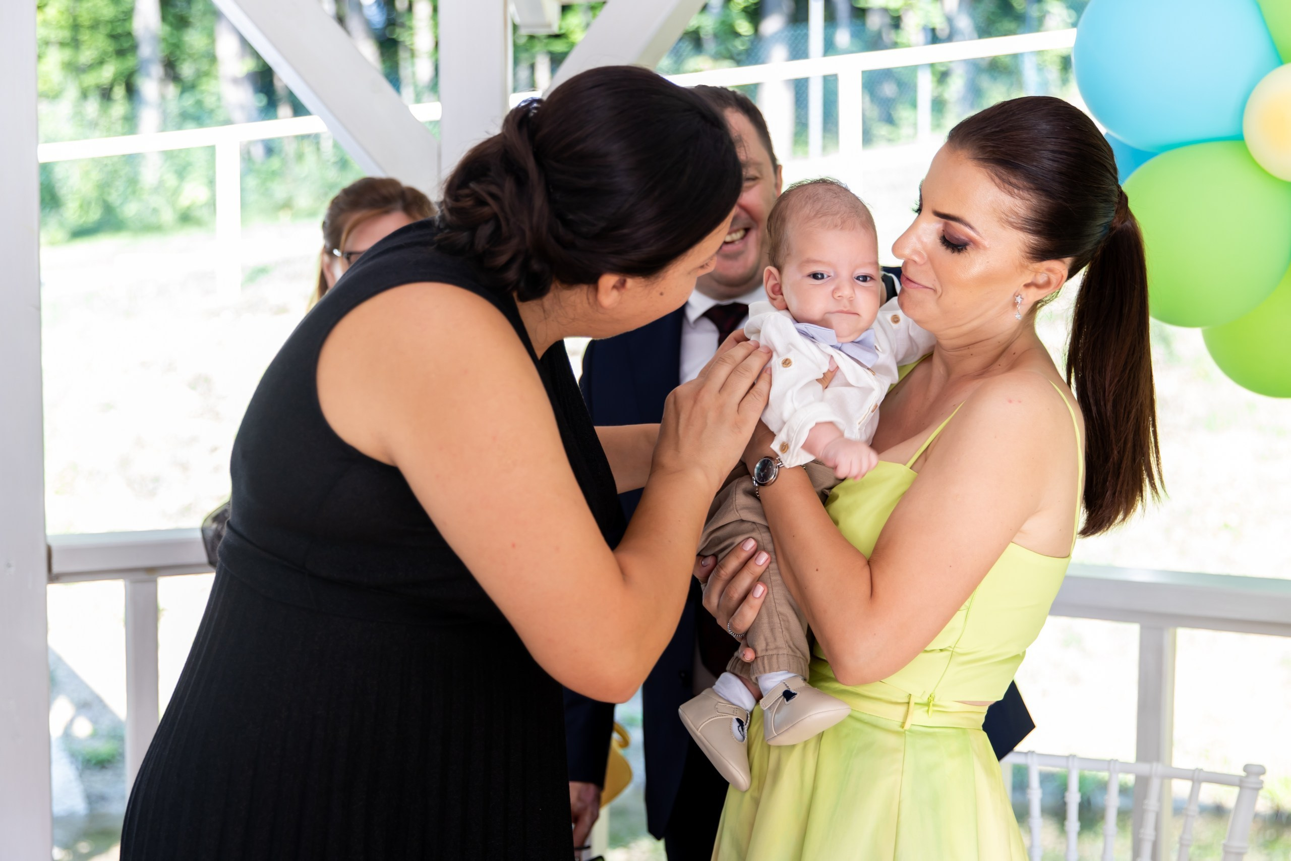 fotograf botez , fotografie botez Botoșani, fotograf Alin Chirilă, amintiri botez, fotografii botez, botez Miruna Parascheva, fotograf copii, fotografie botez în Botoșani-alt="botez , fotografie botez Alin Chirilă, amintiri botez, fotografii emoționante botez Botoșani"-- fotografii-botez-bebelus- amintiri-botez-micuț- moment-sfânt-crestinare- fotografie-emotionanta-botez- detalii-botez-bebelusi- parinti-fericiti-la-botez- fotograf-botez-profesionist- botez-in-biserica-ortodoxa- micuț-botezat-cu-emoție- zâmbete-și-lacrimi-la-botez- bebeluș-la-cristelniță- decor-botez-colorat- botez-cu-dragoste-și-credință- emotie-pura-la-botez- fotograf-botez-botosani- botez-iasi-suceava-fotograf- amintiri-nepretuite-botez-- Preotul ținându-l pe micuțul Mathias Gabriel la botez, în biserica Înălțarea Domnului, Copălău - Detalii de la botezul lui Mathias – lumânare, trusou și icoană - Familia lui Mathias Gabriel alături de micuț, în ziua botezului - Portret emoționant cu mama și bebelușul în brațe, în biserică,fotograf profesionist evenimente Botoșani, Iași, Suceava, Fălticeni, Bacău, Pașcani, Roman - AlinoFotoStudio by Alin Chirilă - servicii foto nuntă, botez, cununie, ședințe foto creative, albume personalizate, fotografii emoționante și calitative pentru cele mai importante momente din viață,fotograf nuntă Botoșani Alin Chirilă, ședință foto botez Iași - AlinoFotoStudio, servicii fotograf profesionist evenimente Suceava, fotograf cununie civilă Fălticeni - Alin Chirilă, album foto nuntă personalizat Bacău.“Bebeluș botezat în biserică, ținut în brațe de nași” • “Detaliu cu lumânarea de botez decorată cu flori albe” • “Părinți emoționați alături de copilul lor la ceremonia de botez” • “Masa festivă de botez cu decor tematic și tort personalizat” • “Momentul în care preotul toarnă apă sfințită pe fruntea bebelușului” “Bebeluș în rochie albă de botez, zâmbind în brațele mamei” • “Detaliu cu cruciulița de botez așezată pe o pernă de satin” • “Părinți și nași aprinzând lumânările în timpul ceremoniei de botez” • “Tort de botez decorat cu figurine tematice și numele copilului” • “Copil botezat dormind liniștit în pătuțul decorat festiv” • “Momentul în care preotul binecuvântează copilul în fața altarului” • “Invitați adunându-se în jurul mesei festive la petrecerea de botez” • “Bebeluș ținând în mână o jucărie personalizată primită la botez” • “Familie fericită pozând împreună după ceremonia de botez” • “Decor tematic cu baloane și flori la locația petrecerii de botez” fotograf Botoșani fotograf evenimente fotograf botez Alin Chirila fotograf alinofotostudio.fotograf botez Amelis Maria, fotografie botez Botoșani, fotograf Alin Chirilă, amintiri botez, fotografii botez, botez Amelis Maria, fotograf copii, fotografie botez în Botoșani,