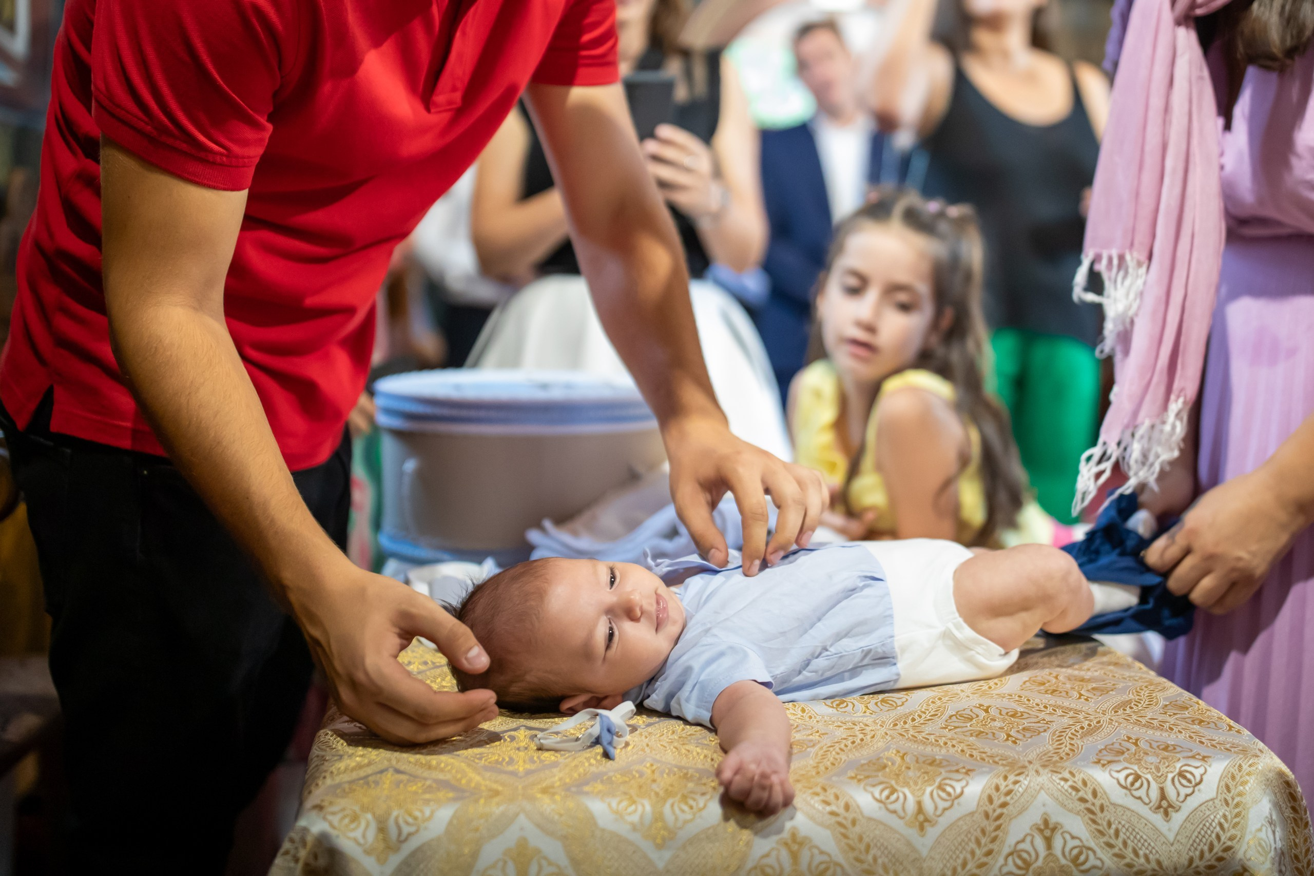 fotograf botez , fotografie botez Botoșani, fotograf Alin Chirilă, amintiri botez, fotografii botez, botez Miruna Parascheva, fotograf copii, fotografie botez în Botoșani-alt="botez , fotografie botez Alin Chirilă, amintiri botez, fotografii emoționante botez Botoșani"-- fotografii-botez-bebelus- amintiri-botez-micuț- moment-sfânt-crestinare- fotografie-emotionanta-botez- detalii-botez-bebelusi- parinti-fericiti-la-botez- fotograf-botez-profesionist- botez-in-biserica-ortodoxa- micuț-botezat-cu-emoție- zâmbete-și-lacrimi-la-botez- bebeluș-la-cristelniță- decor-botez-colorat- botez-cu-dragoste-și-credință- emotie-pura-la-botez- fotograf-botez-botosani- botez-iasi-suceava-fotograf- amintiri-nepretuite-botez-- Preotul ținându-l pe micuțul Mathias Gabriel la botez, în biserica Înălțarea Domnului, Copălău - Detalii de la botezul lui Mathias – lumânare, trusou și icoană - Familia lui Mathias Gabriel alături de micuț, în ziua botezului - Portret emoționant cu mama și bebelușul în brațe, în biserică,fotograf profesionist evenimente Botoșani, Iași, Suceava, Fălticeni, Bacău, Pașcani, Roman - AlinoFotoStudio by Alin Chirilă - servicii foto nuntă, botez, cununie, ședințe foto creative, albume personalizate, fotografii emoționante și calitative pentru cele mai importante momente din viață,fotograf nuntă Botoșani Alin Chirilă, ședință foto botez Iași - AlinoFotoStudio, servicii fotograf profesionist evenimente Suceava, fotograf cununie civilă Fălticeni - Alin Chirilă, album foto nuntă personalizat Bacău.“Bebeluș botezat în biserică, ținut în brațe de nași” • “Detaliu cu lumânarea de botez decorată cu flori albe” • “Părinți emoționați alături de copilul lor la ceremonia de botez” • “Masa festivă de botez cu decor tematic și tort personalizat” • “Momentul în care preotul toarnă apă sfințită pe fruntea bebelușului” “Bebeluș în rochie albă de botez, zâmbind în brațele mamei” • “Detaliu cu cruciulița de botez așezată pe o pernă de satin” • “Părinți și nași aprinzând lumânările în timpul ceremoniei de botez” • “Tort de botez decorat cu figurine tematice și numele copilului” • “Copil botezat dormind liniștit în pătuțul decorat festiv” • “Momentul în care preotul binecuvântează copilul în fața altarului” • “Invitați adunându-se în jurul mesei festive la petrecerea de botez” • “Bebeluș ținând în mână o jucărie personalizată primită la botez” • “Familie fericită pozând împreună după ceremonia de botez” • “Decor tematic cu baloane și flori la locația petrecerii de botez” fotograf Botoșani fotograf evenimente fotograf botez Alin Chirila fotograf alinofotostudio.fotograf botez Amelis Maria, fotografie botez Botoșani, fotograf Alin Chirilă, amintiri botez, fotografii botez, botez Amelis Maria, fotograf copii, fotografie botez în Botoșani,