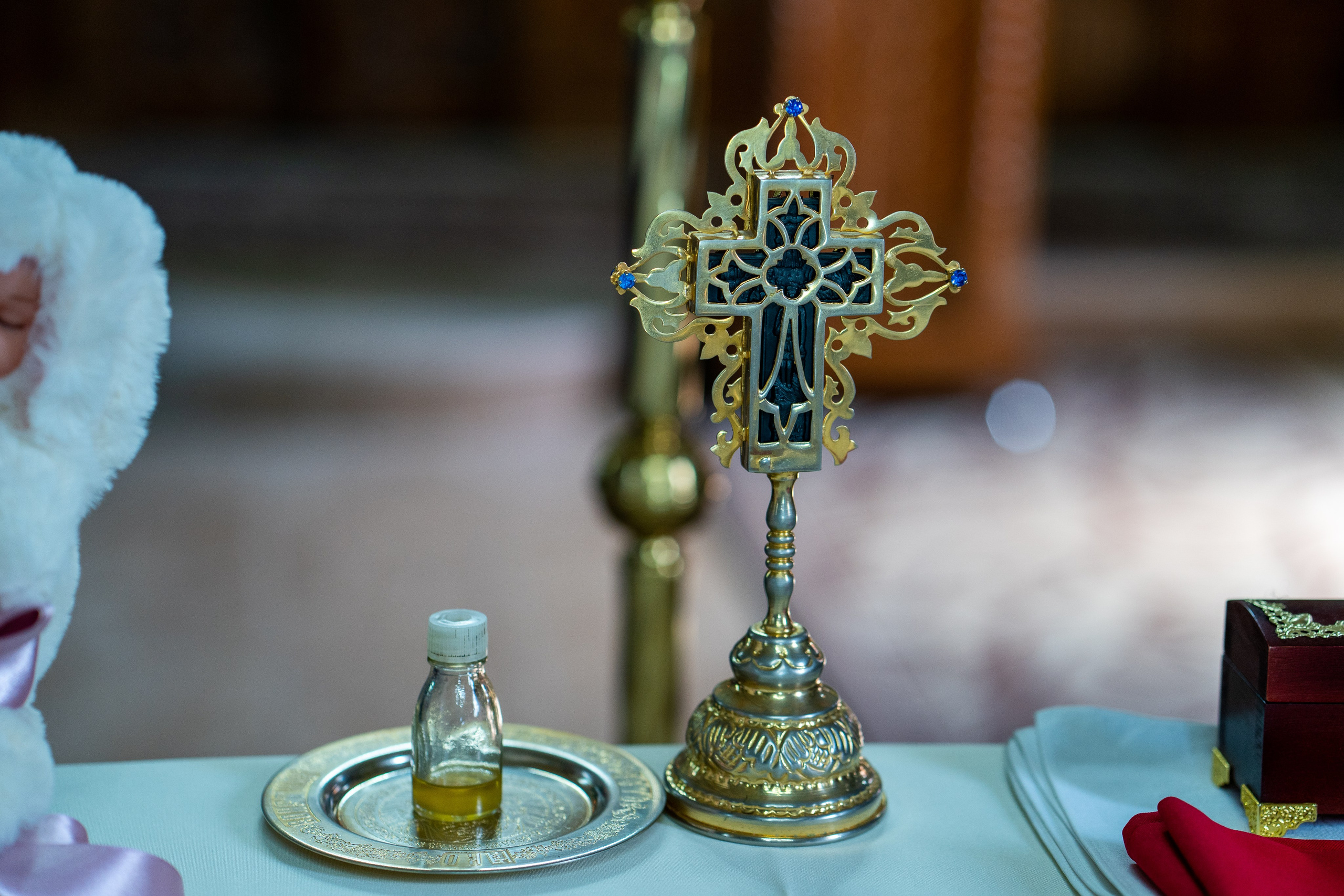 “Bebeluș botezat în biserică, ținut în brațe de nași” • “Detaliu cu lumânarea de botez decorată cu flori albe” • “Părinți emoționați alături de copilul lor la ceremonia de botez” • “Masa festivă de botez cu decor tematic și tort personalizat” • “Momentul în care preotul toarnă apă sfințită pe fruntea bebelușului” “Bebeluș în rochie albă de botez, zâmbind în brațele mamei” • “Detaliu cu cruciulița de botez așezată pe o pernă de satin” • “Părinți și nași aprinzând lumânările în timpul ceremoniei de botez” • “Tort de botez decorat cu figurine tematice și numele copilului” • “Copil botezat dormind liniștit în pătuțul decorat festiv” • “Momentul în care preotul binecuvântează copilul în fața altarului” • “Invitați adunându-se în jurul mesei festive la petrecerea de botez” • “Bebeluș ținând în mână o jucărie personalizată primită la botez” • “Familie fericită pozând împreună după ceremonia de botez” • “Decor tematic cu baloane și flori la locația petrecerii de botez” fotograf Botoșani fotograf evenimente fotograf botez Alin Chirila fotograf alinofotostudio,- Preotul ținându-l pe micuțul Mathias Gabriel la botez, în biserica Înălțarea Domnului, Copălău - Detalii de la botezul lui Mathias – lumânare, trusou și icoană - Familia lui Mathias Gabriel alături de micuț, în ziua botezului - Portret emoționant cu mama și bebelușul în brațe, în biserică,fotograf profesionist evenimente Botoșani, Iași, Suceava, Fălticeni, Bacău, Pașcani, Roman - AlinoFotoStudio by Alin Chirilă - servicii foto nuntă, botez, cununie, ședințe foto creative, albume personalizate, fotografii emoționante și calitative pentru cele mai importante momente din viață,fotograf nuntă Botoșani Alin Chirilă, ședință foto botez Iași - AlinoFotoStudio, servicii fotograf profesionist evenimente Suceava, fotograf cununie civilă Fălticeni - Alin Chirilă, album foto nuntă personalizat Bacău.“Bebeluș botezat în biserică, ținut în brațe de nași” • “Detaliu cu lumânarea de botez decorată cu flori albe” • “Părinți emoționați alături de copilul lor la ceremonia de botez” • “Masa festivă de botez cu decor tematic și tort personalizat” • “Momentul în care preotul toarnă apă sfințită pe fruntea bebelușului” “Bebeluș în rochie albă de botez, zâmbind în brațele mamei” • “Detaliu cu cruciulița de botez așezată pe o pernă de satin” • “Părinți și nași aprinzând lumânările în timpul ceremoniei de botez” • “Tort de botez decorat cu figurine tematice și numele copilului” • “Copil botezat dormind liniștit în pătuțul decorat festiv” • “Momentul în care preotul binecuvântează copilul în fața altarului” • “Invitați adunându-se în jurul mesei festive la petrecerea de botez” • “Bebeluș ținând în mână o jucărie personalizată primită la botez” • “Familie fericită pozând împreună după ceremonia de botez” • “Decor tematic cu baloane și flori la locația petrecerii de botez” fotograf Botoșani fotograf evenimente fotograf botez Alin Chirila fotograf alinofotostudio.fotograf botez Amelis Maria, fotografie botez Botoșani, fotograf Alin Chirilă, amintiri botez, fotografii botez, botez Amelis Maria, fotograf copii, fotografie botez în Botoșani,