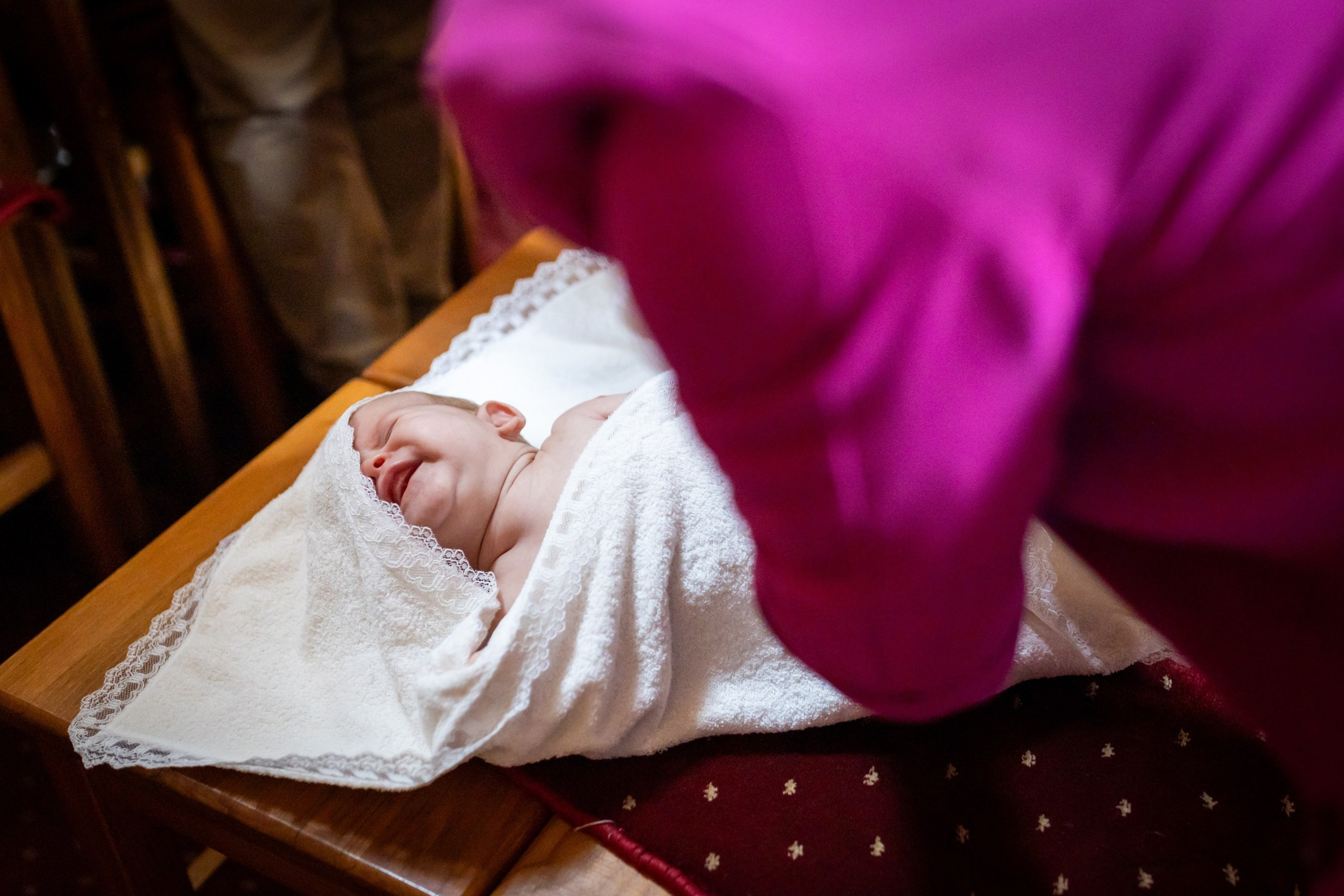 fotograf botez , fotografie botez Botoșani, fotograf Alin Chirilă, amintiri botez, fotografii botez, botez Miruna Parascheva, fotograf copii, fotografie botez în Botoșani-alt="botez , fotografie botez Alin Chirilă, amintiri botez, fotografii emoționante botez Botoșani"-- fotografii-botez-bebelus- amintiri-botez-micuț- moment-sfânt-crestinare- fotografie-emotionanta-botez- detalii-botez-bebelusi- parinti-fericiti-la-botez- fotograf-botez-profesionist- botez-in-biserica-ortodoxa- micuț-botezat-cu-emoție- zâmbete-și-lacrimi-la-botez- bebeluș-la-cristelniță- decor-botez-colorat- botez-cu-dragoste-și-credință- emotie-pura-la-botez- fotograf-botez-botosani- botez-iasi-suceava-fotograf- amintiri-nepretuite-botez-- Preotul ținându-l pe micuțul Mathias Gabriel la botez, în biserica Înălțarea Domnului, Copălău - Detalii de la botezul lui Mathias – lumânare, trusou și icoană - Familia lui Mathias Gabriel alături de micuț, în ziua botezului - Portret emoționant cu mama și bebelușul în brațe, în biserică,fotograf profesionist evenimente Botoșani, Iași, Suceava, Fălticeni, Bacău, Pașcani, Roman - AlinoFotoStudio by Alin Chirilă - servicii foto nuntă, botez, cununie, ședințe foto creative, albume personalizate, fotografii emoționante și calitative pentru cele mai importante momente din viață,fotograf nuntă Botoșani Alin Chirilă, ședință foto botez Iași - AlinoFotoStudio, servicii fotograf profesionist evenimente Suceava, fotograf cununie civilă Fălticeni - Alin Chirilă, album foto nuntă personalizat Bacău.“Bebeluș botezat în biserică, ținut în brațe de nași” • “Detaliu cu lumânarea de botez decorată cu flori albe” • “Părinți emoționați alături de copilul lor la ceremonia de botez” • “Masa festivă de botez cu decor tematic și tort personalizat” • “Momentul în care preotul toarnă apă sfințită pe fruntea bebelușului” “Bebeluș în rochie albă de botez, zâmbind în brațele mamei” • “Detaliu cu cruciulița de botez așezată pe o pernă de satin” • “Părinți și nași aprinzând lumânările în timpul ceremoniei de botez” • “Tort de botez decorat cu figurine tematice și numele copilului” • “Copil botezat dormind liniștit în pătuțul decorat festiv” • “Momentul în care preotul binecuvântează copilul în fața altarului” • “Invitați adunându-se în jurul mesei festive la petrecerea de botez” • “Bebeluș ținând în mână o jucărie personalizată primită la botez” • “Familie fericită pozând împreună după ceremonia de botez” • “Decor tematic cu baloane și flori la locația petrecerii de botez” fotograf Botoșani fotograf evenimente fotograf botez Alin Chirila fotograf alinofotostudio.fotograf botez Amelis Maria, fotografie botez Botoșani, fotograf Alin Chirilă, amintiri botez, fotografii botez, botez Amelis Maria, fotograf copii, fotografie botez în Botoșani,