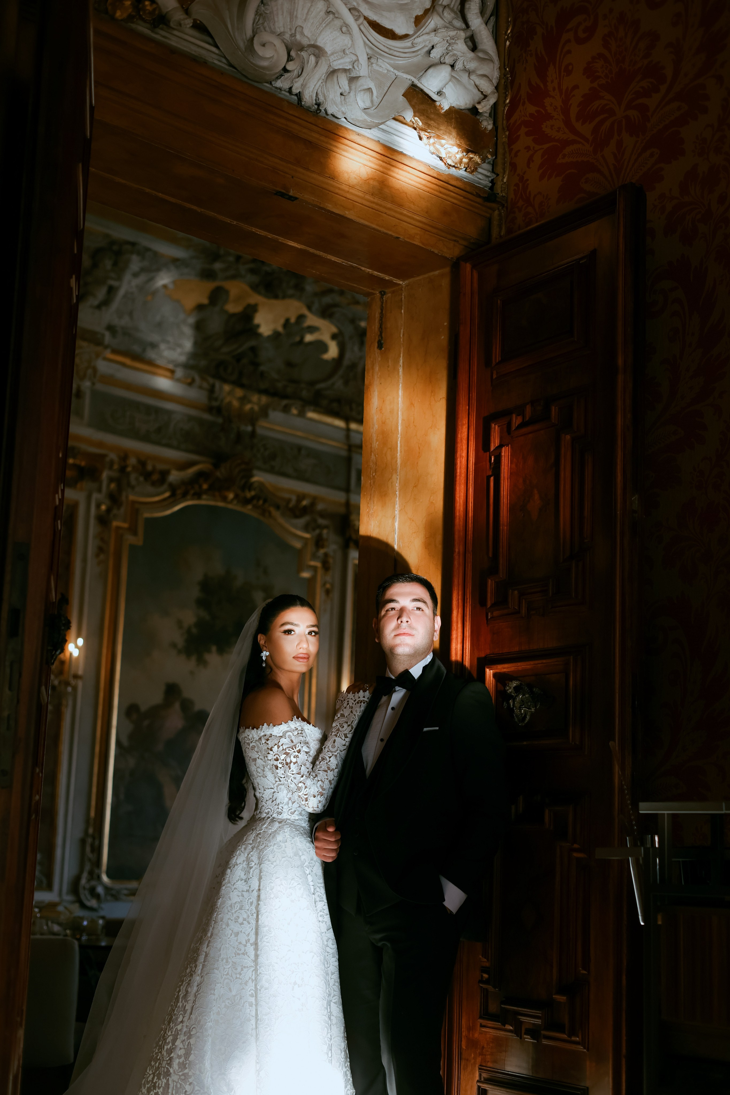 Bride and groom entering a historic salon at Aman Venice for their wedding reception