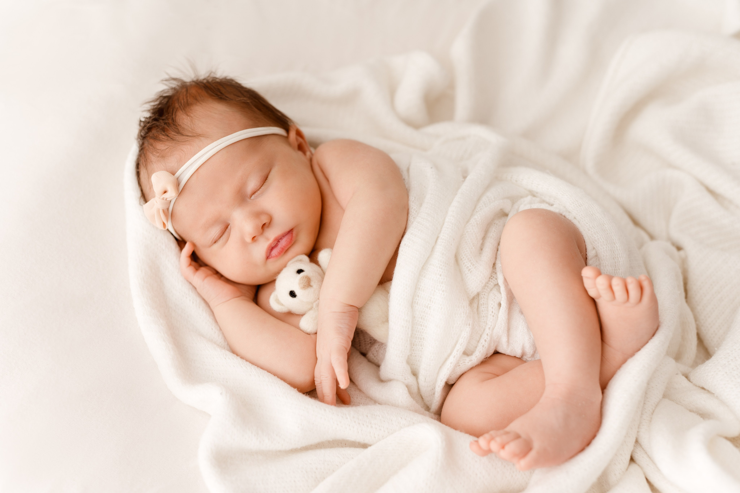 Malutka Pola i jej pierwsza sesja. Fotograf Łódź - sesja ciążowa, noworodkowa, dziecięca. Studio w Łodzi