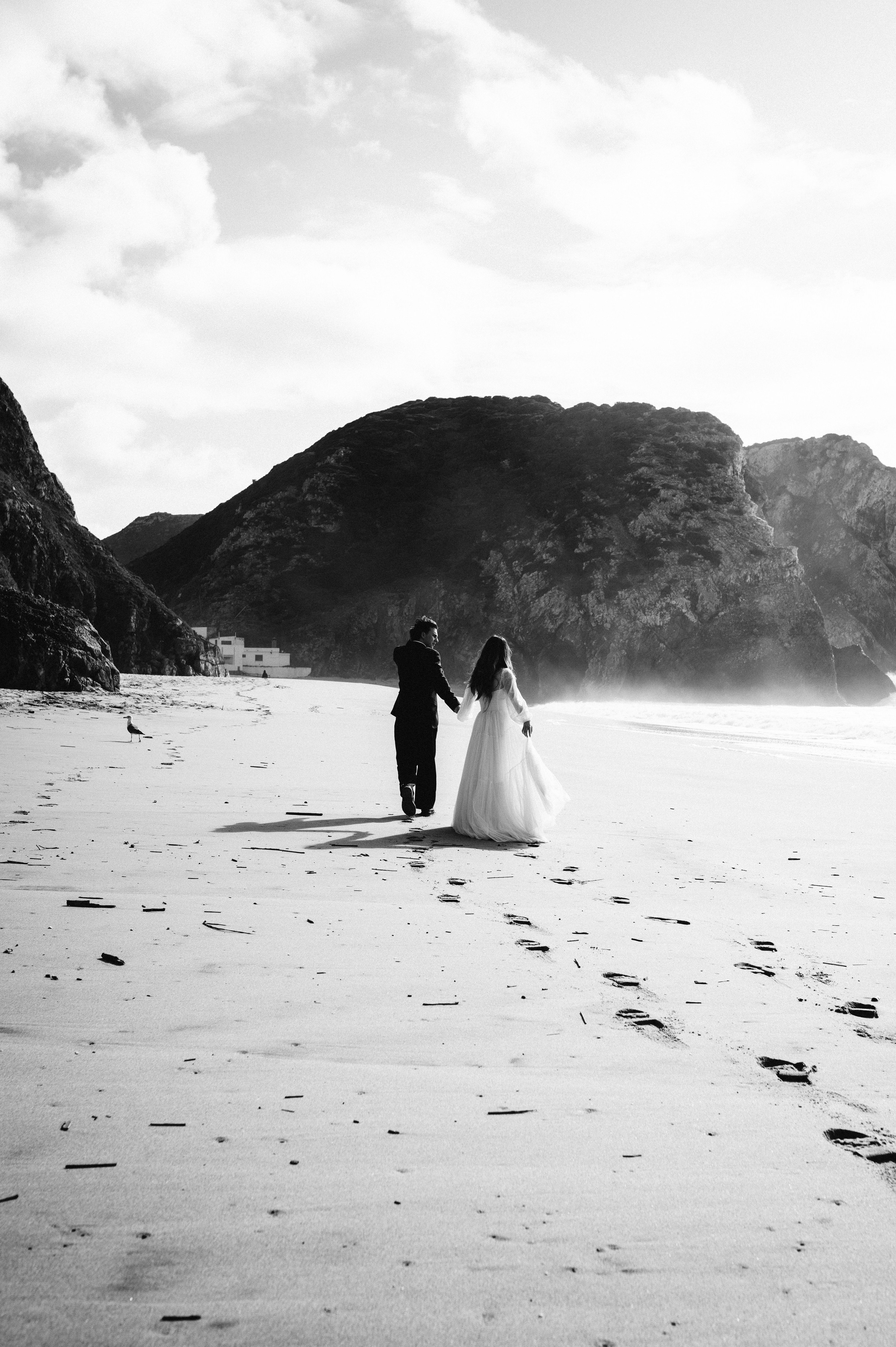 Ședință foto de nuntă pe plaja Adraga – emoție la malul oceanului Atlantic. Valentin Melen — wedding photographer