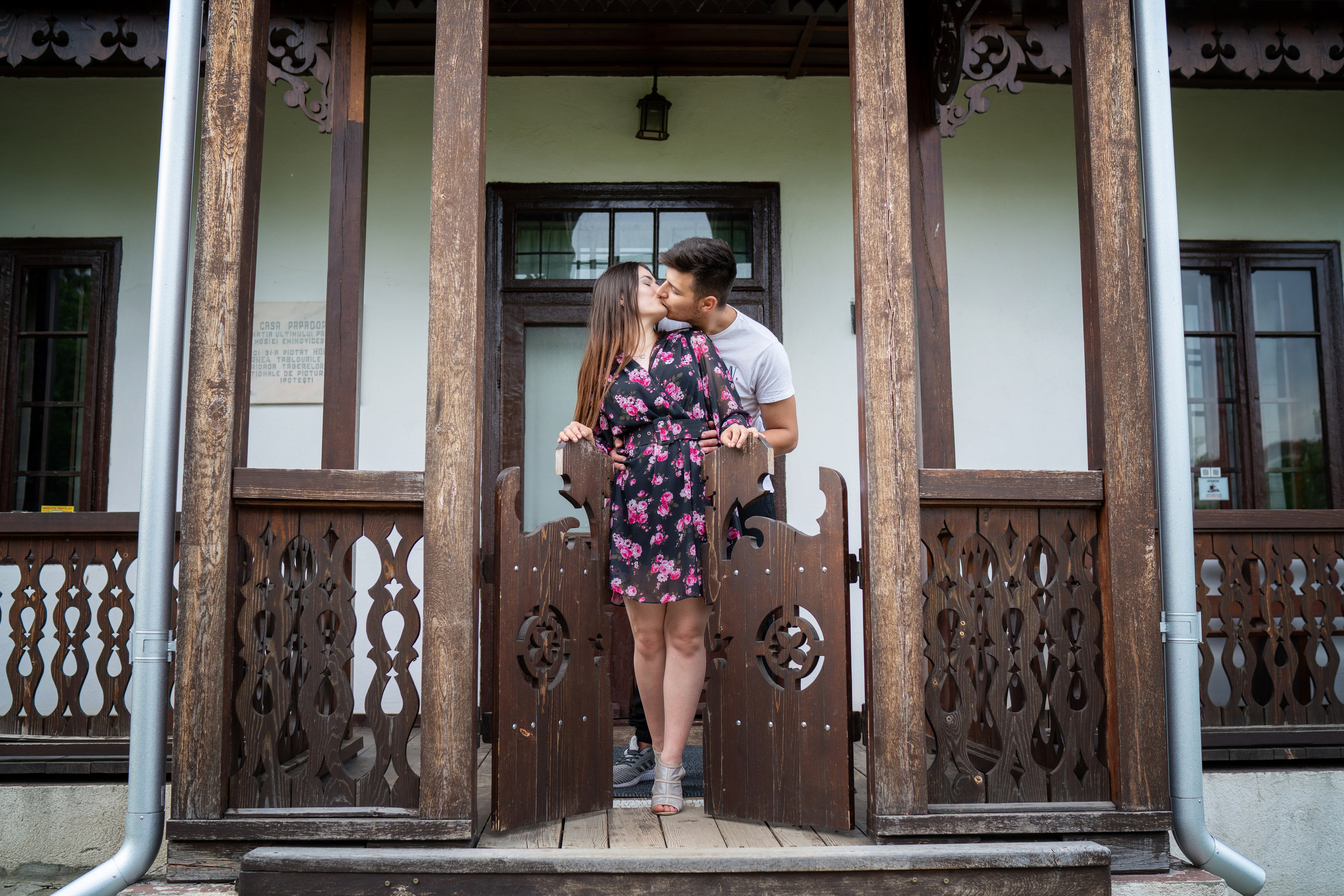 Servicii foto video.- Save the Date Bogdan & Iazmina 2024 – o nuntă de neuitat - Save the Date 2024 – Bogdan & Iazmina, iubire și emoție - Save the Date – Bogdan & Iazmina – povestea lor începe acum - Save the Date Bogdan & Iazmina 2024 – detalii de la nunta lor - Fotografii Save the Date Bogdan & Iazmina 2024 – momente speciale, fotograf Botoșani -servicii foto-video-botosani-alin-chirila-fotograf-alinofotostudio-uvertura-mall-servicii-foto