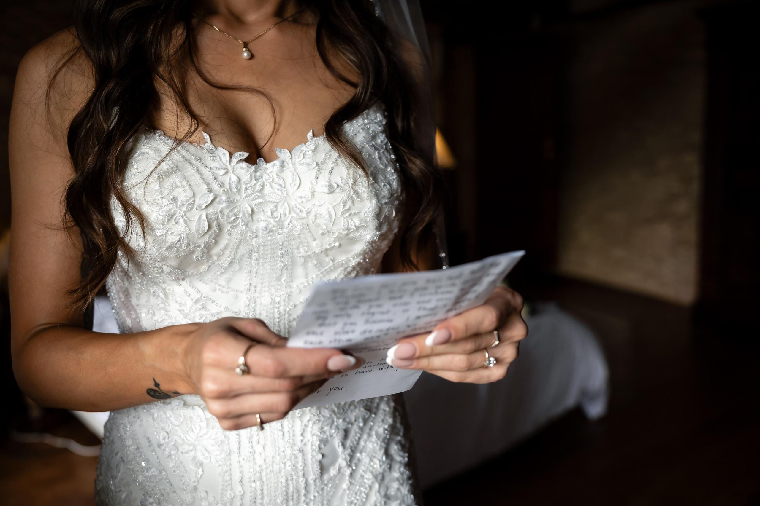 A romantic rainy-day wedding at Château Lagut. Eugenie Smirnova — wedding, corporate and lifestyle photographer in Toulouse and Southwest France