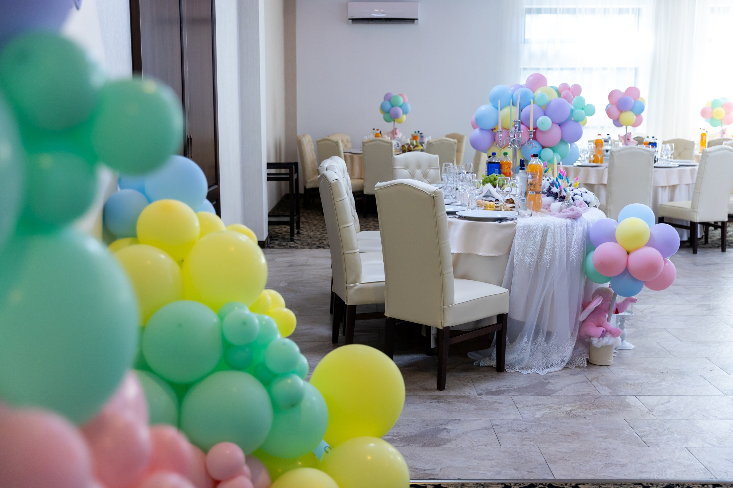 fotograf botez , fotografie botez Botoșani, fotograf Alin Chirilă, amintiri botez, fotografii botez, botez Miruna Parascheva, fotograf copii, fotografie botez în Botoșani-alt="botez , fotografie botez Alin Chirilă, amintiri botez, fotografii emoționante botez Botoșani"-- fotografii-botez-bebelus- amintiri-botez-micuț- moment-sfânt-crestinare- fotografie-emotionanta-botez- detalii-botez-bebelusi- parinti-fericiti-la-botez- fotograf-botez-profesionist- botez-in-biserica-ortodoxa- micuț-botezat-cu-emoție- zâmbete-și-lacrimi-la-botez- bebeluș-la-cristelniță- decor-botez-colorat- botez-cu-dragoste-și-credință- emotie-pura-la-botez- fotograf-botez-botosani- botez-iasi-suceava-fotograf- amintiri-nepretuite-botez-- Preotul ținându-l pe micuțul Mathias Gabriel la botez, în biserica Înălțarea Domnului, Copălău - Detalii de la botezul lui Mathias – lumânare, trusou și icoană - Familia lui Mathias Gabriel alături de micuț, în ziua botezului - Portret emoționant cu mama și bebelușul în brațe, în biserică,fotograf profesionist evenimente Botoșani, Iași, Suceava, Fălticeni, Bacău, Pașcani, Roman - AlinoFotoStudio by Alin Chirilă - servicii foto nuntă, botez, cununie, ședințe foto creative, albume personalizate, fotografii emoționante și calitative pentru cele mai importante momente din viață,fotograf nuntă Botoșani Alin Chirilă, ședință foto botez Iași - AlinoFotoStudio, servicii fotograf profesionist evenimente Suceava, fotograf cununie civilă Fălticeni - Alin Chirilă, album foto nuntă personalizat Bacău.“Bebeluș botezat în biserică, ținut în brațe de nași” • “Detaliu cu lumânarea de botez decorată cu flori albe” • “Părinți emoționați alături de copilul lor la ceremonia de botez” • “Masa festivă de botez cu decor tematic și tort personalizat” • “Momentul în care preotul toarnă apă sfințită pe fruntea bebelușului” “Bebeluș în rochie albă de botez, zâmbind în brațele mamei” • “Detaliu cu cruciulița de botez așezată pe o pernă de satin” • “Părinți și nași aprinzând lumânările în timpul ceremoniei de botez” • “Tort de botez decorat cu figurine tematice și numele copilului” • “Copil botezat dormind liniștit în pătuțul decorat festiv” • “Momentul în care preotul binecuvântează copilul în fața altarului” • “Invitați adunându-se în jurul mesei festive la petrecerea de botez” • “Bebeluș ținând în mână o jucărie personalizată primită la botez” • “Familie fericită pozând împreună după ceremonia de botez” • “Decor tematic cu baloane și flori la locația petrecerii de botez” fotograf Botoșani fotograf evenimente fotograf botez Alin Chirila fotograf alinofotostudio.fotograf botez Amelis Maria, fotografie botez Botoșani, fotograf Alin Chirilă, amintiri botez, fotografii botez, botez Amelis Maria, fotograf copii, fotografie botez în Botoșani,