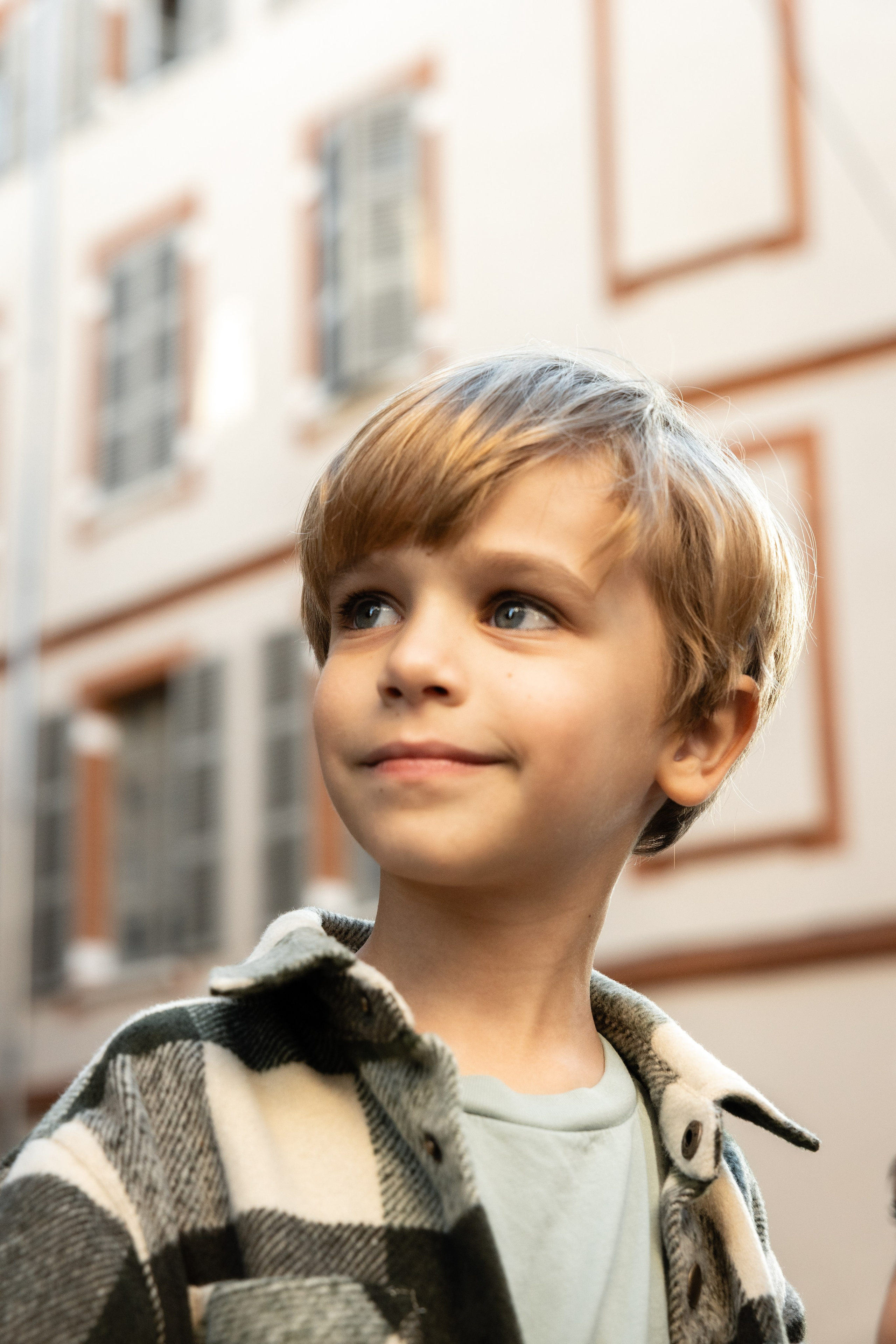 Семейная фотосъемка в стиле лайфстайл в Тулузе: душевная фотосессия для семьи экспатов. Евгения Смирнова — фотограф в Тулузе и юго-западной Франции