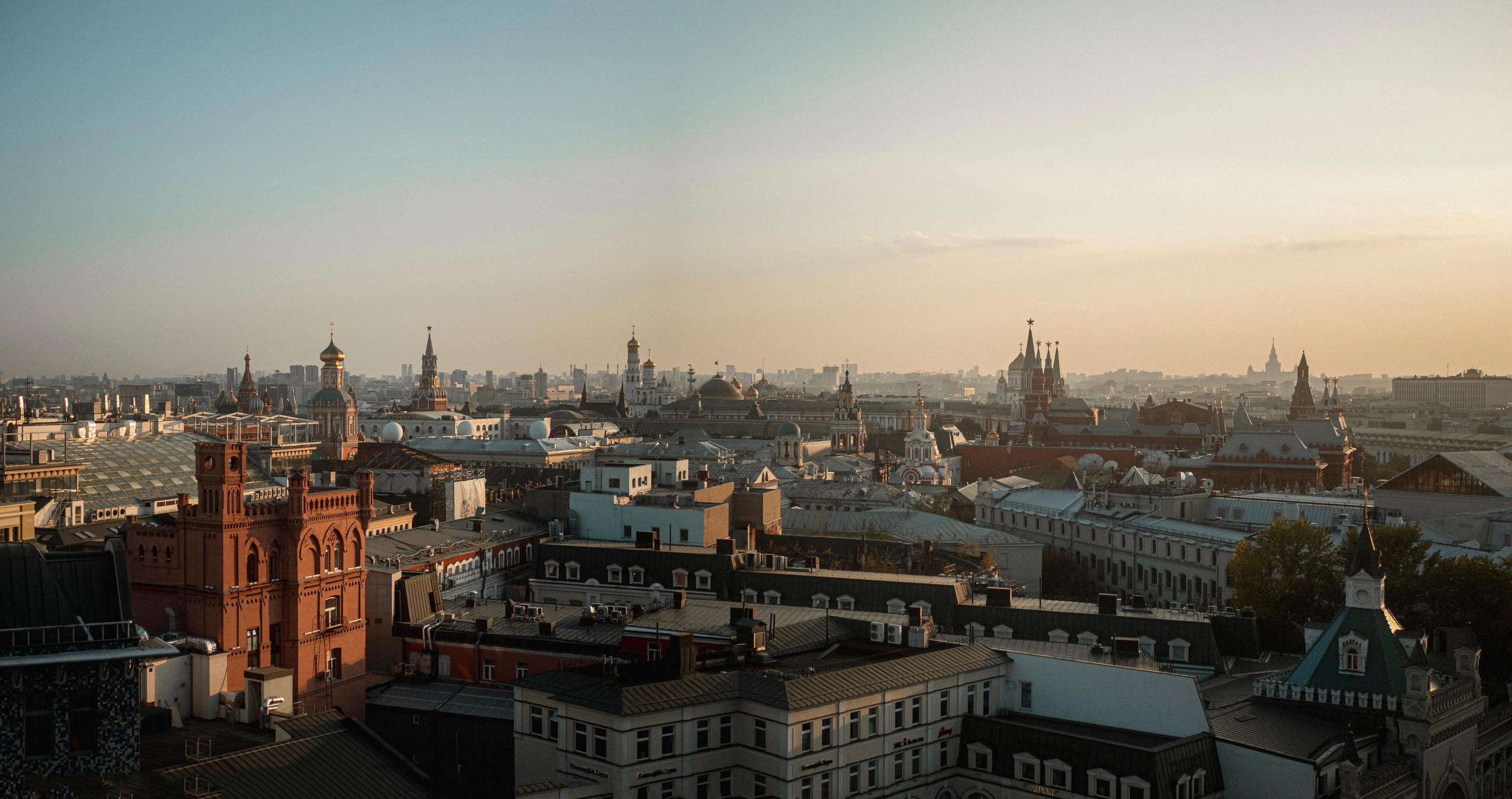 Вид со смотровой площадки Центрального Детского Мира. Семейный и детский фотограф на Лазурном Берегу