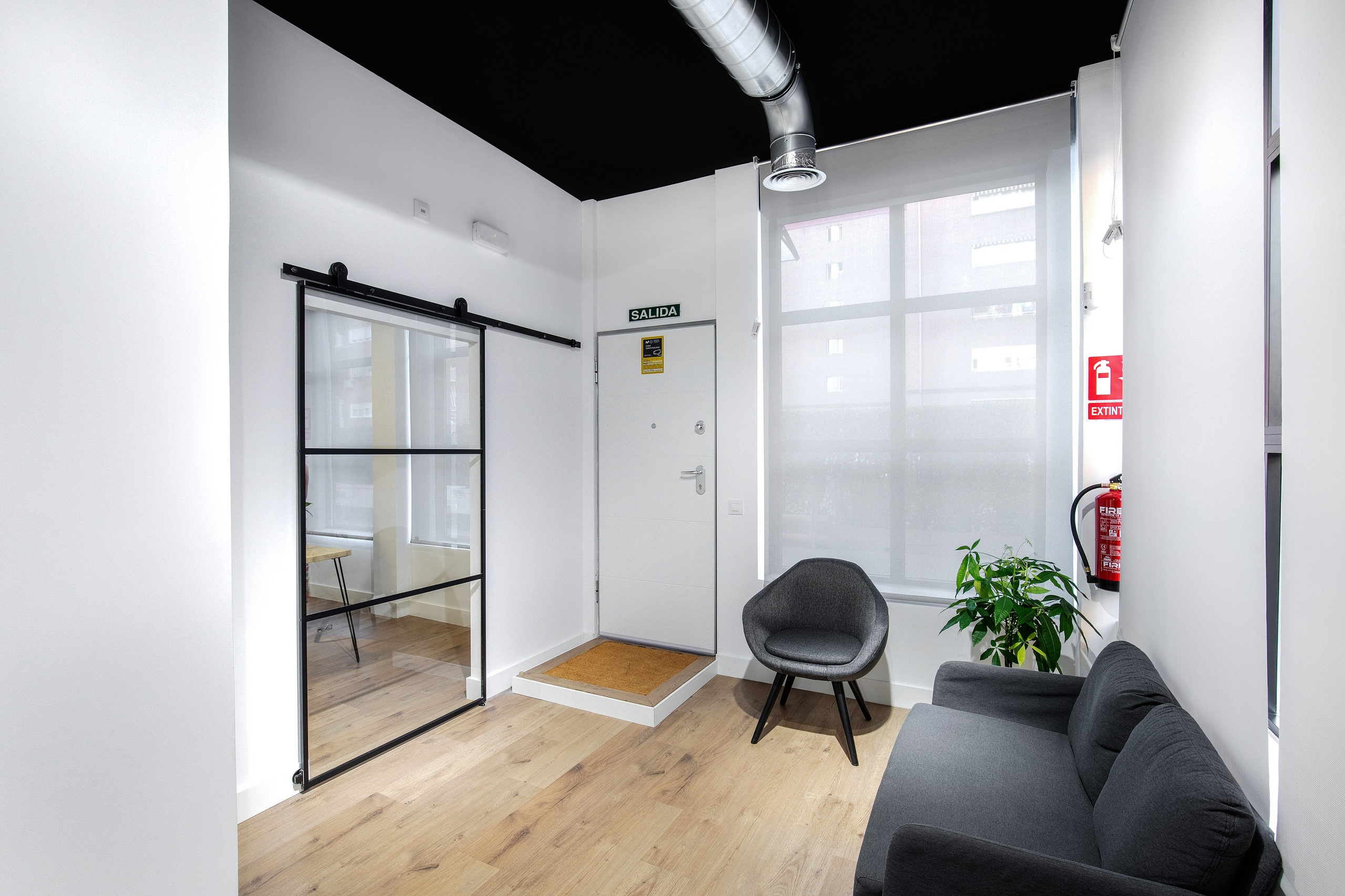 «Los recuerdos más valiosos merecen ser capturados con amor y calidad. En Rainbox Estudio en Torrejón de Ardoz inmortalizamos los momentos más especiales de tu vida con una experiencia cálida, profesional y cercana.»