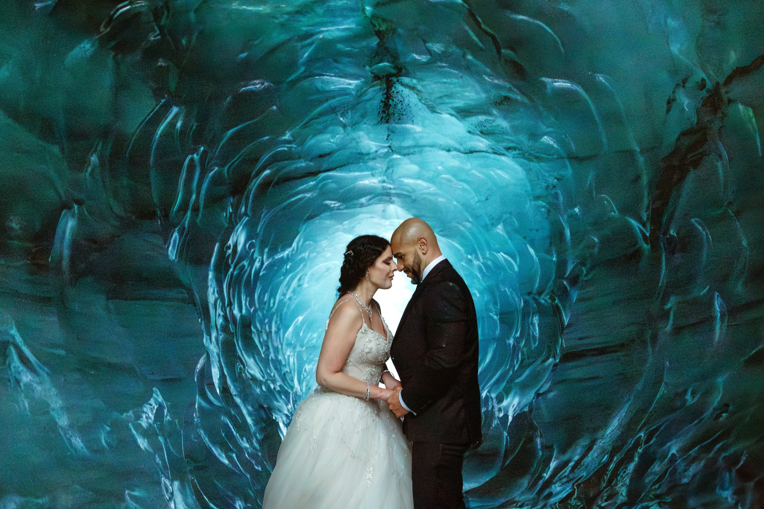 What to pack for Iceland elopement: ultimate Iceland elopement packing list. Iceland elopement photo and video | Nikolaichik Photo